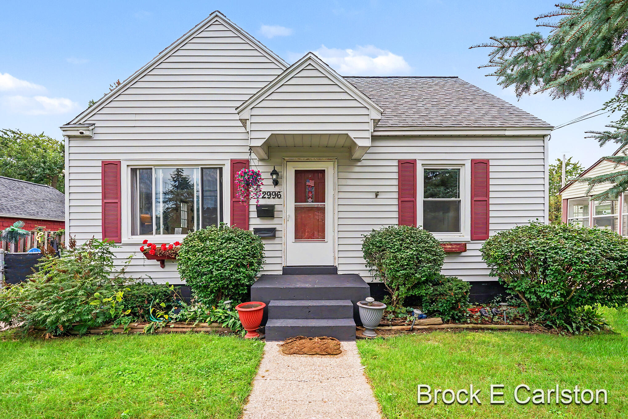 2996 Roosevelt Road Property Photo 1