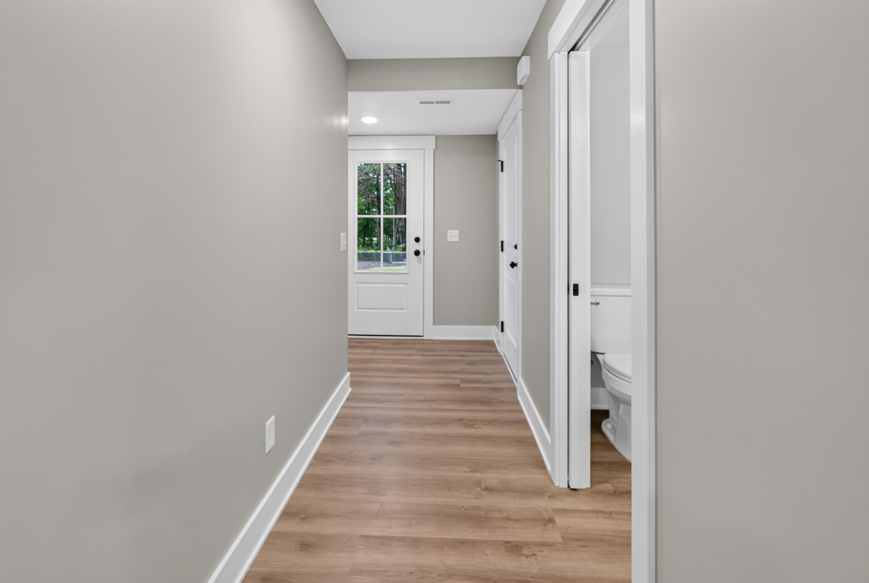 17226 Roosevelt Road Property Photo 3