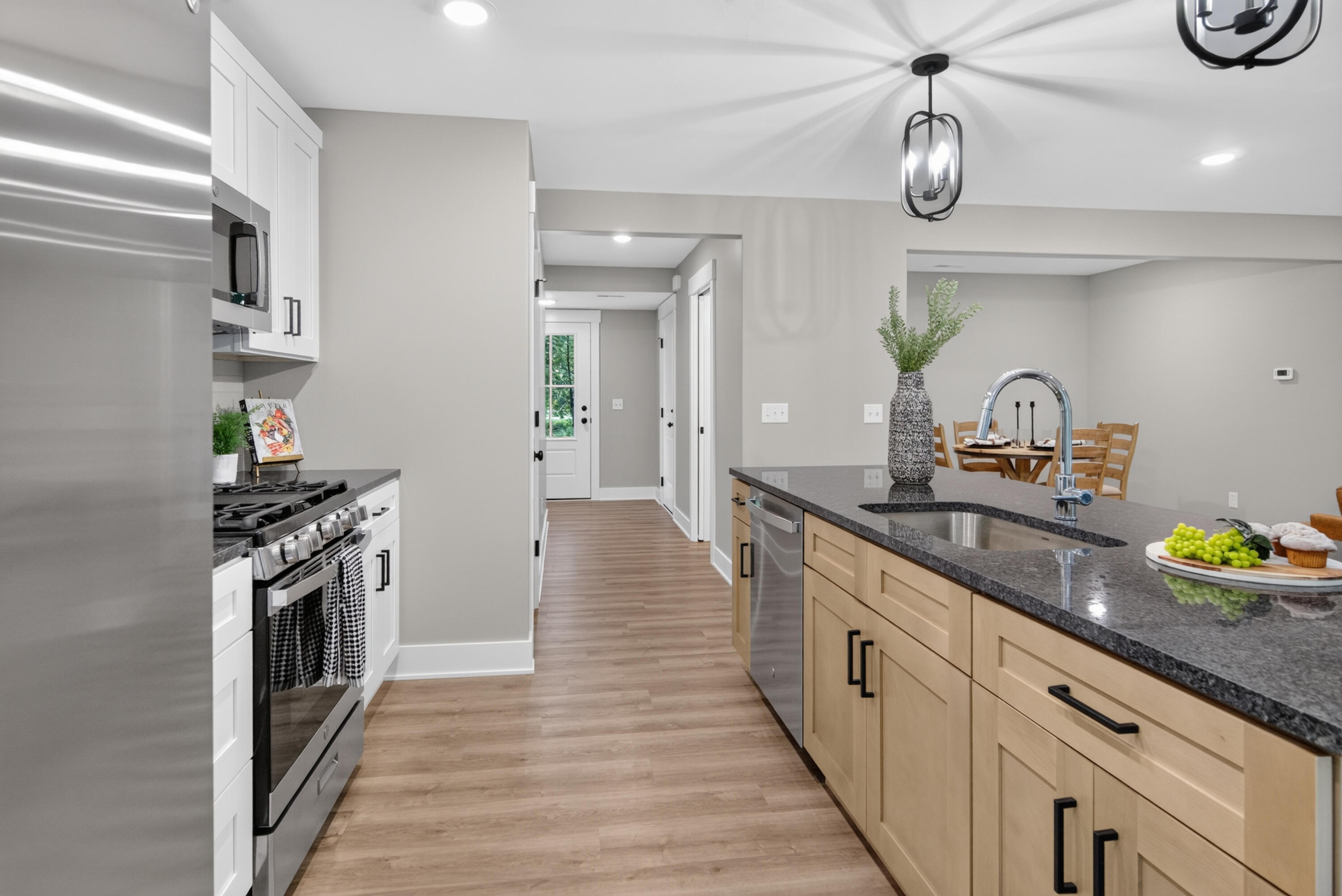 17226 Roosevelt Road Property Photo 11