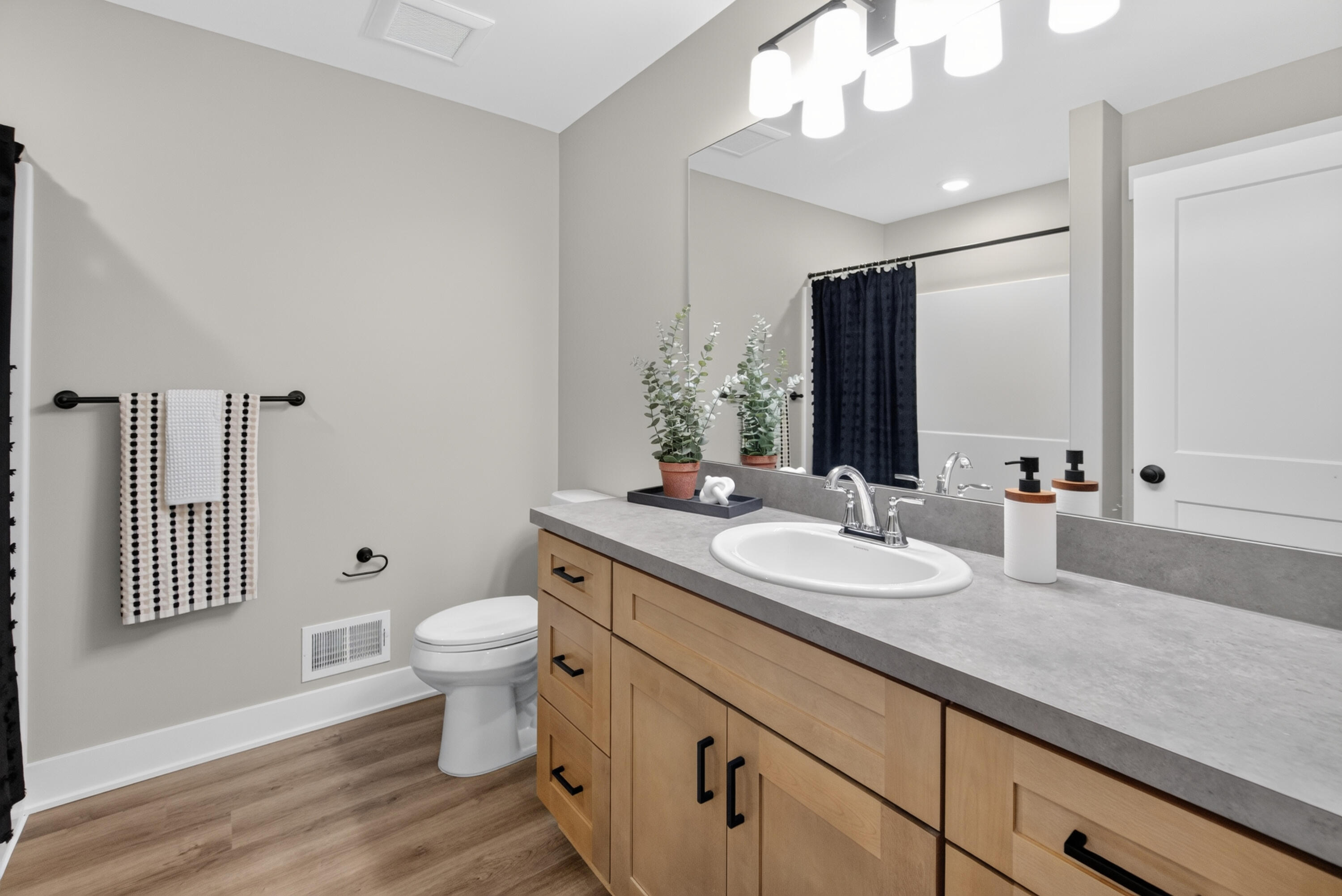 17226 Roosevelt Road Property Photo 36