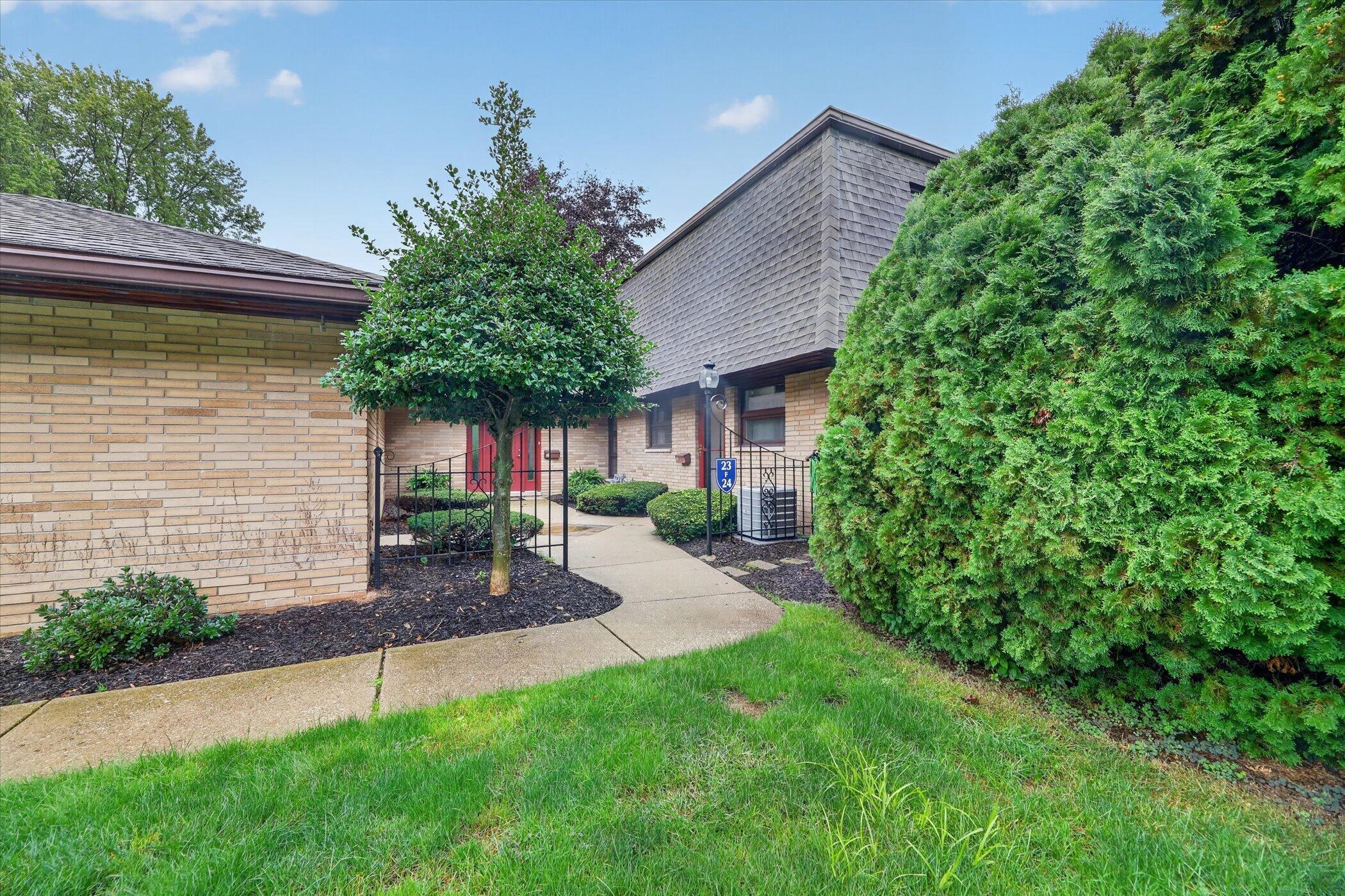 2727 S Lakeshore Drive F23 Property Photo 1