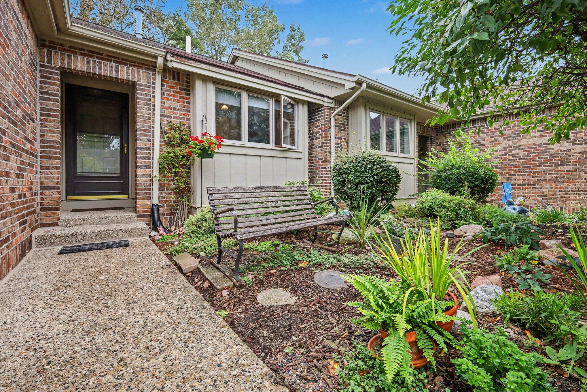 3114 Maple Villa Drive SE Property Photo 1