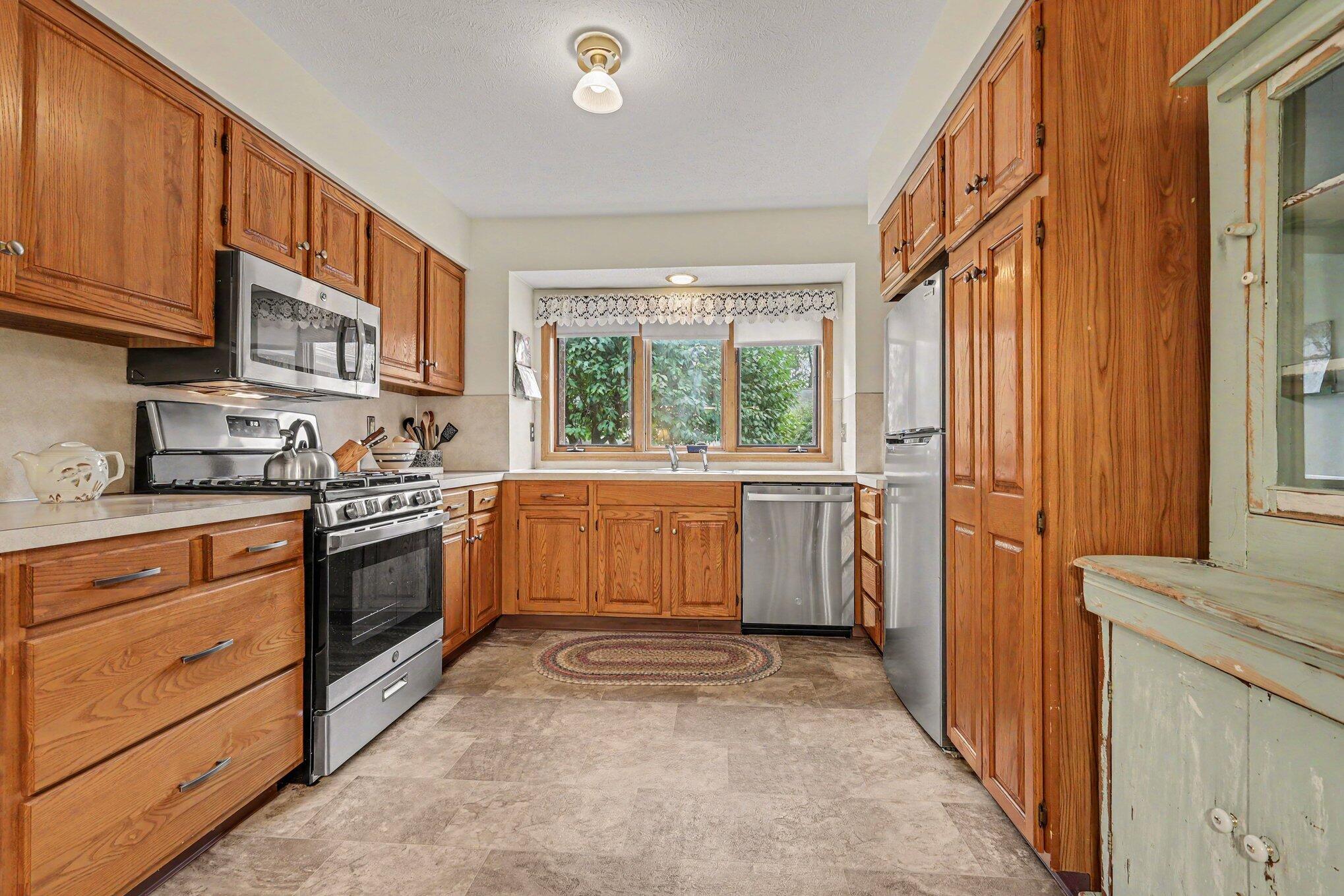 3114 Maple Villa Drive Se Property Photo 3