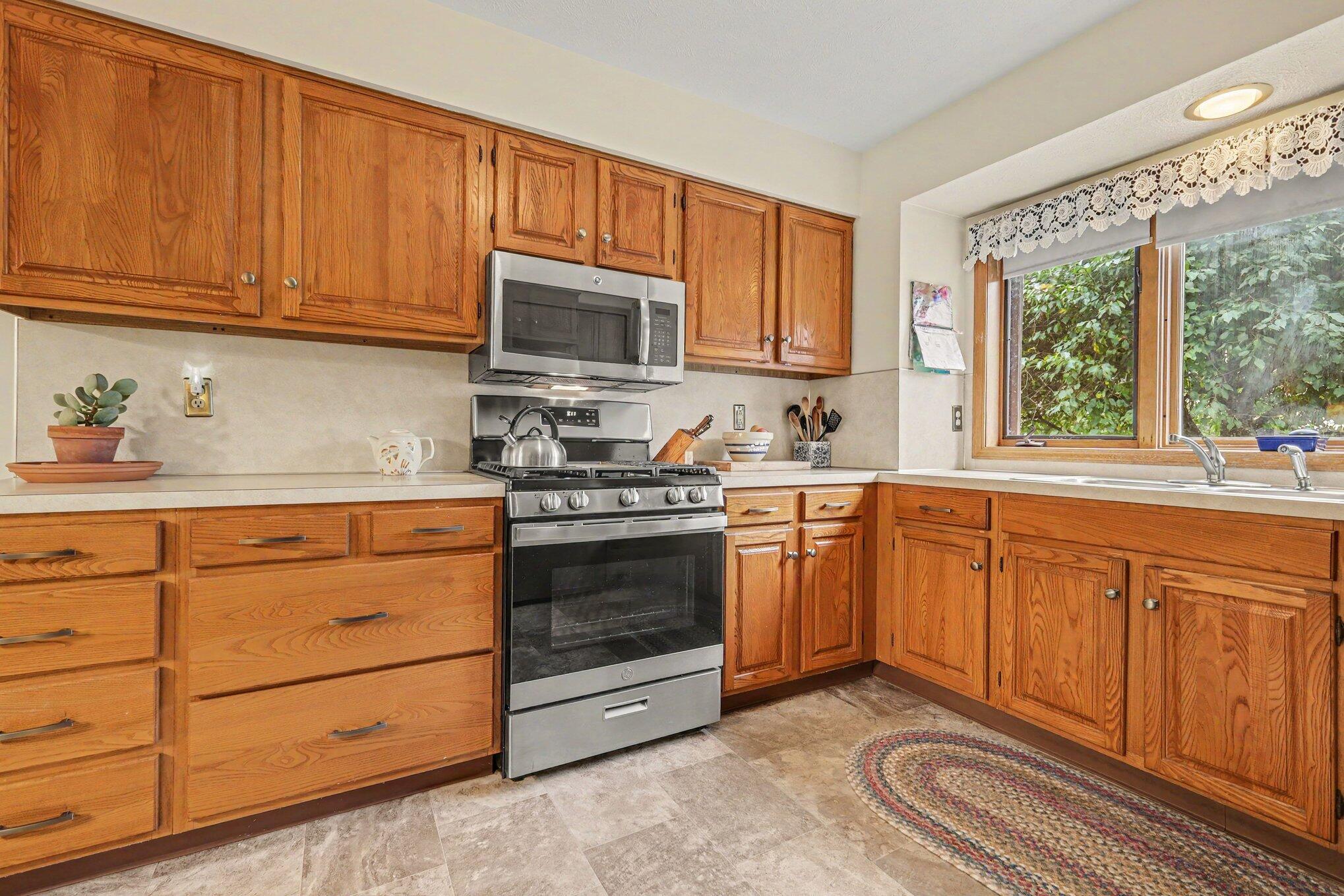 3114 Maple Villa Drive Se Property Photo 4
