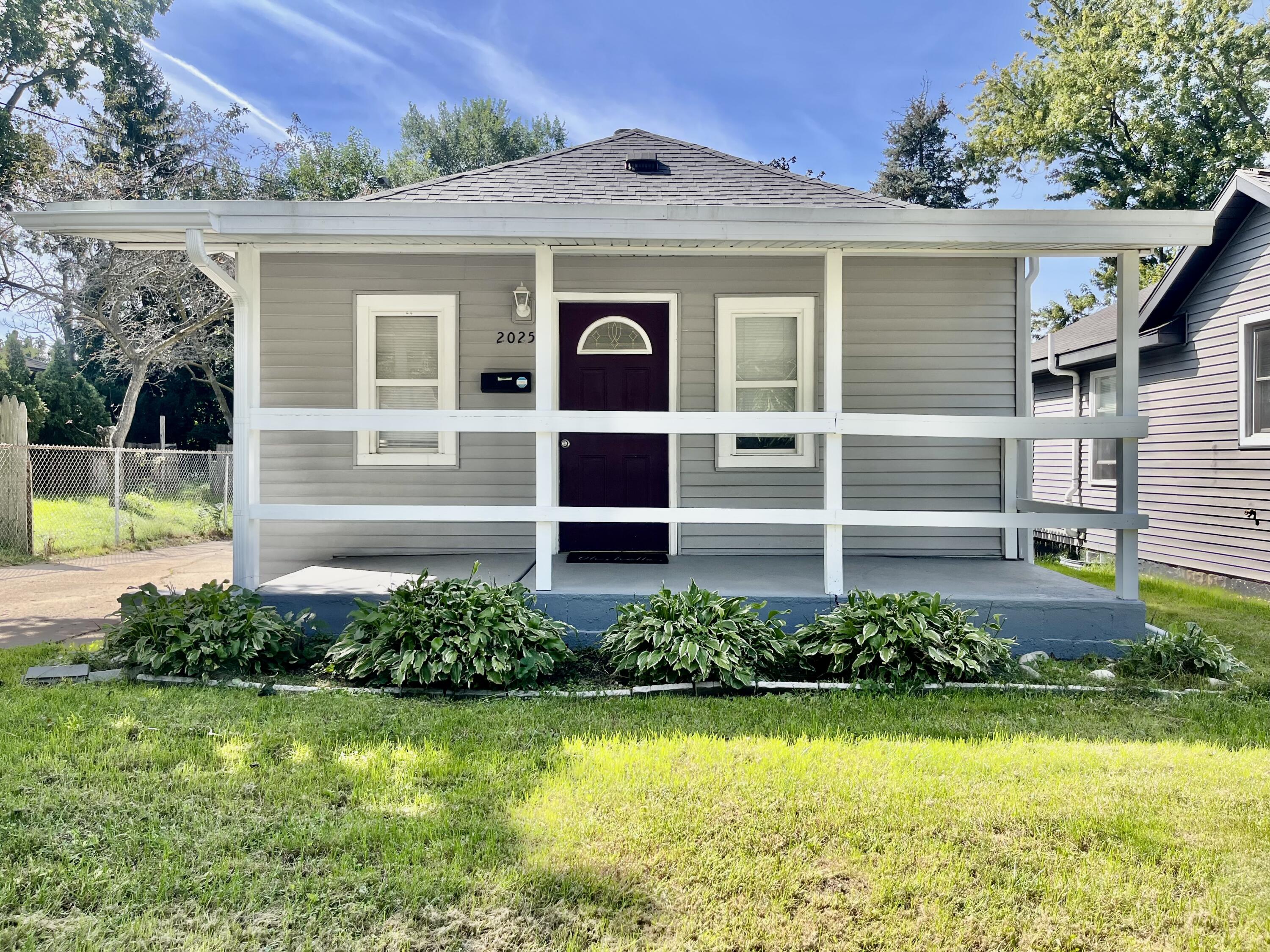 2025 De Hoop Avenue Sw Property Photo 1