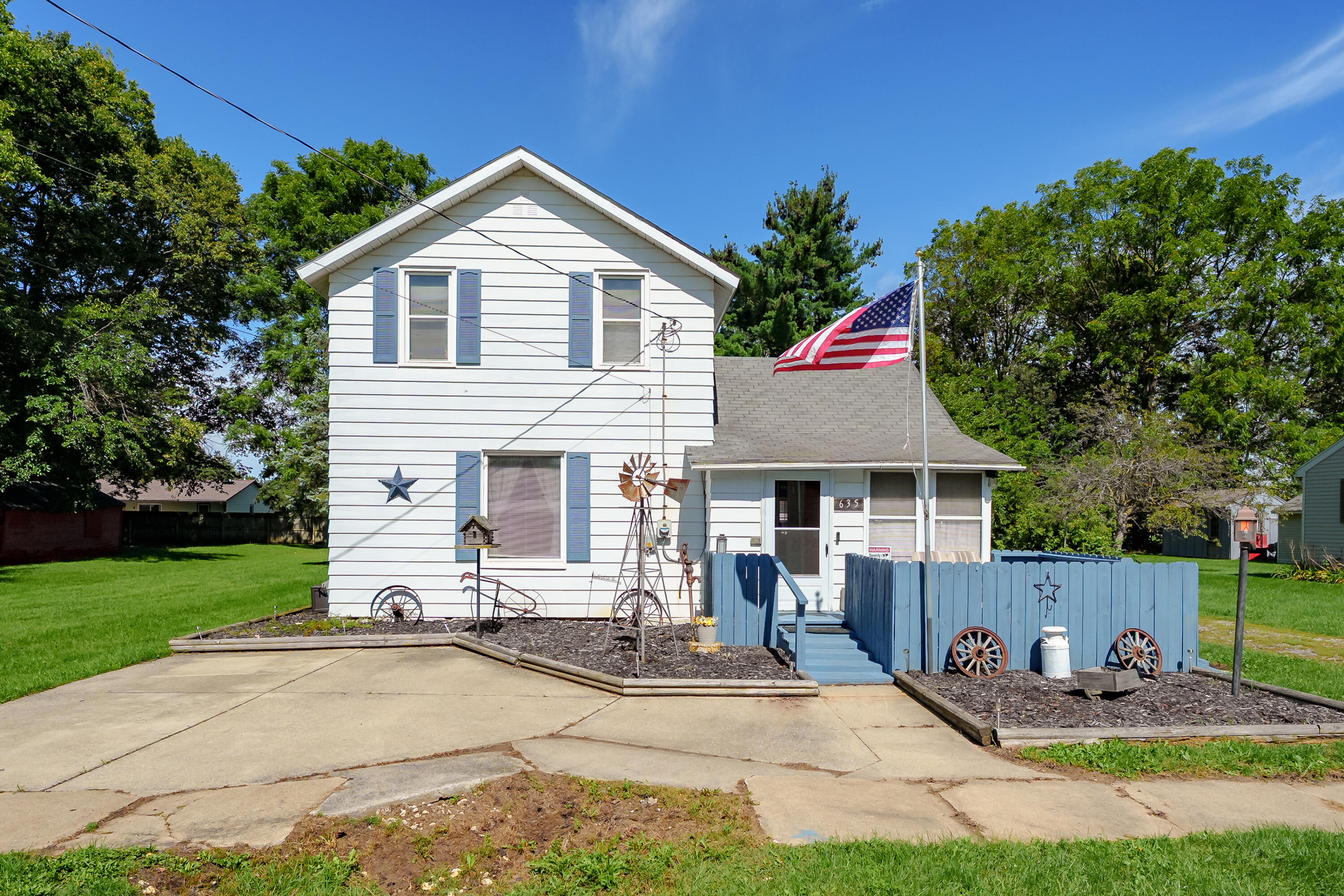 635 Osterhout Street Property Photo 1