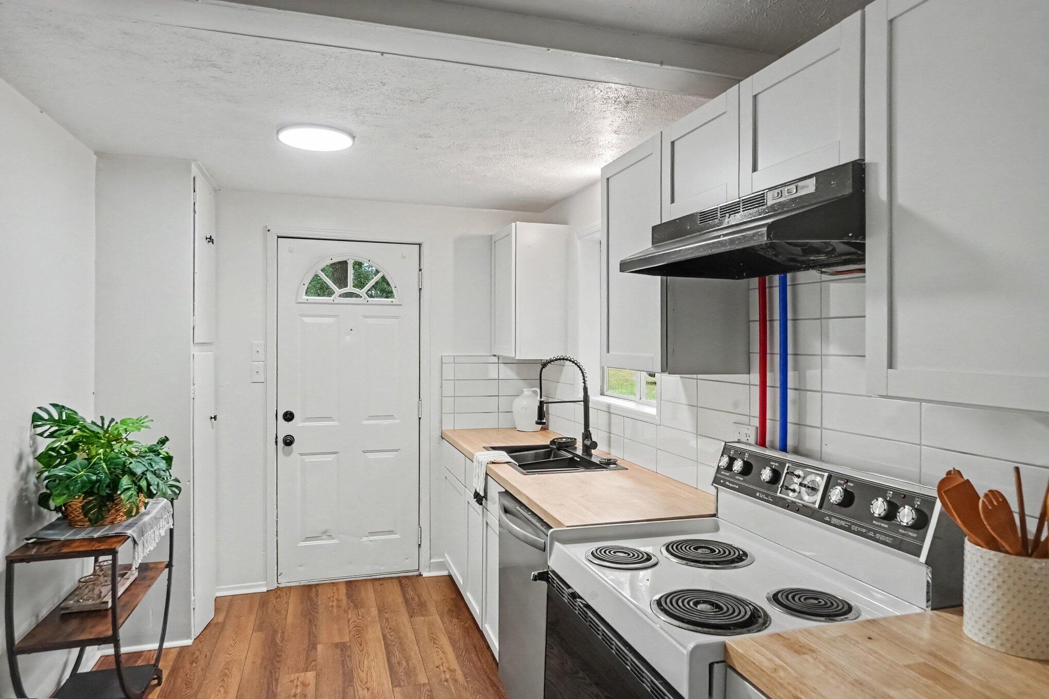 8253 1/2 E 62nd Street Property Photo 7