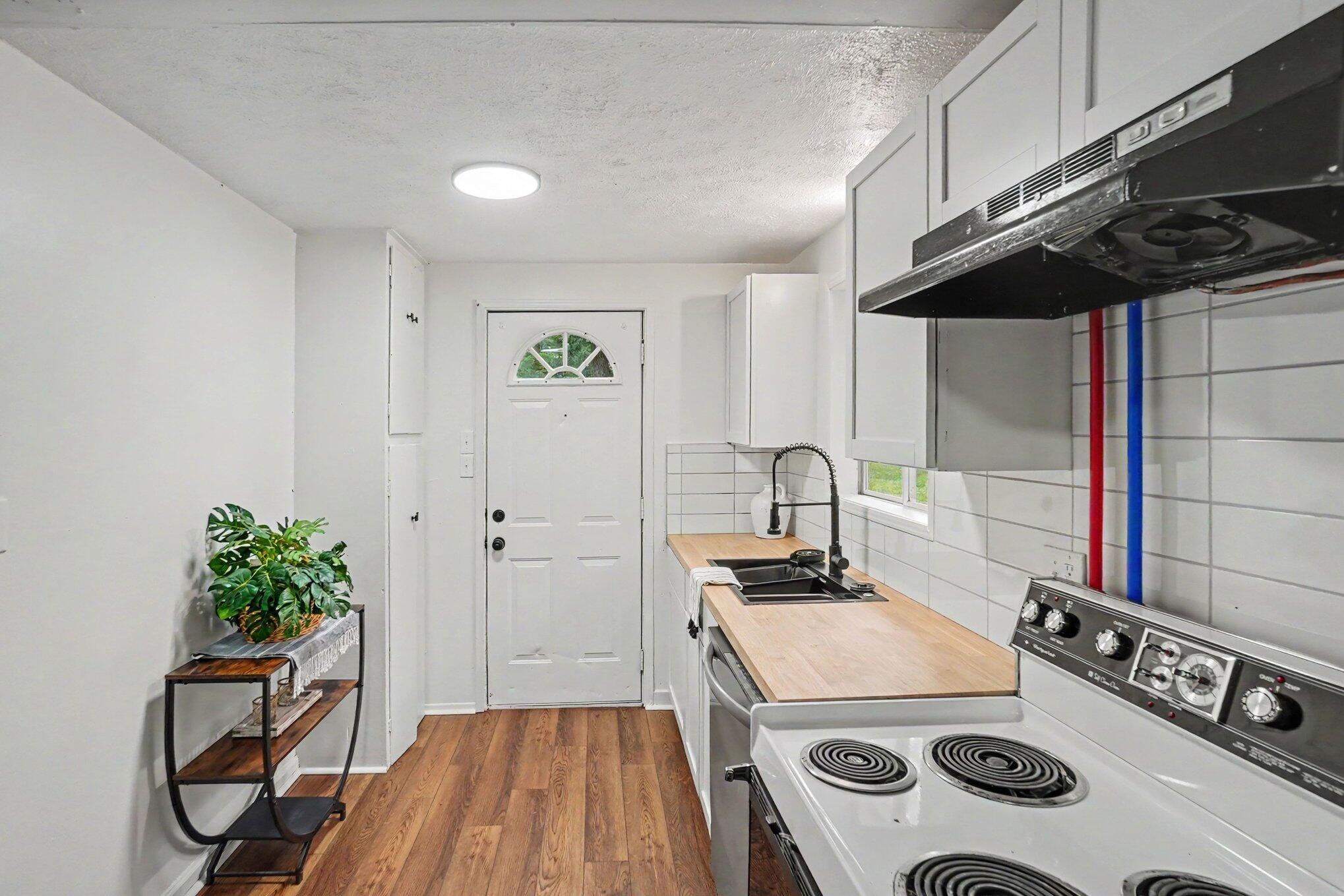 8253 1/2 E 62nd Street Property Photo 8