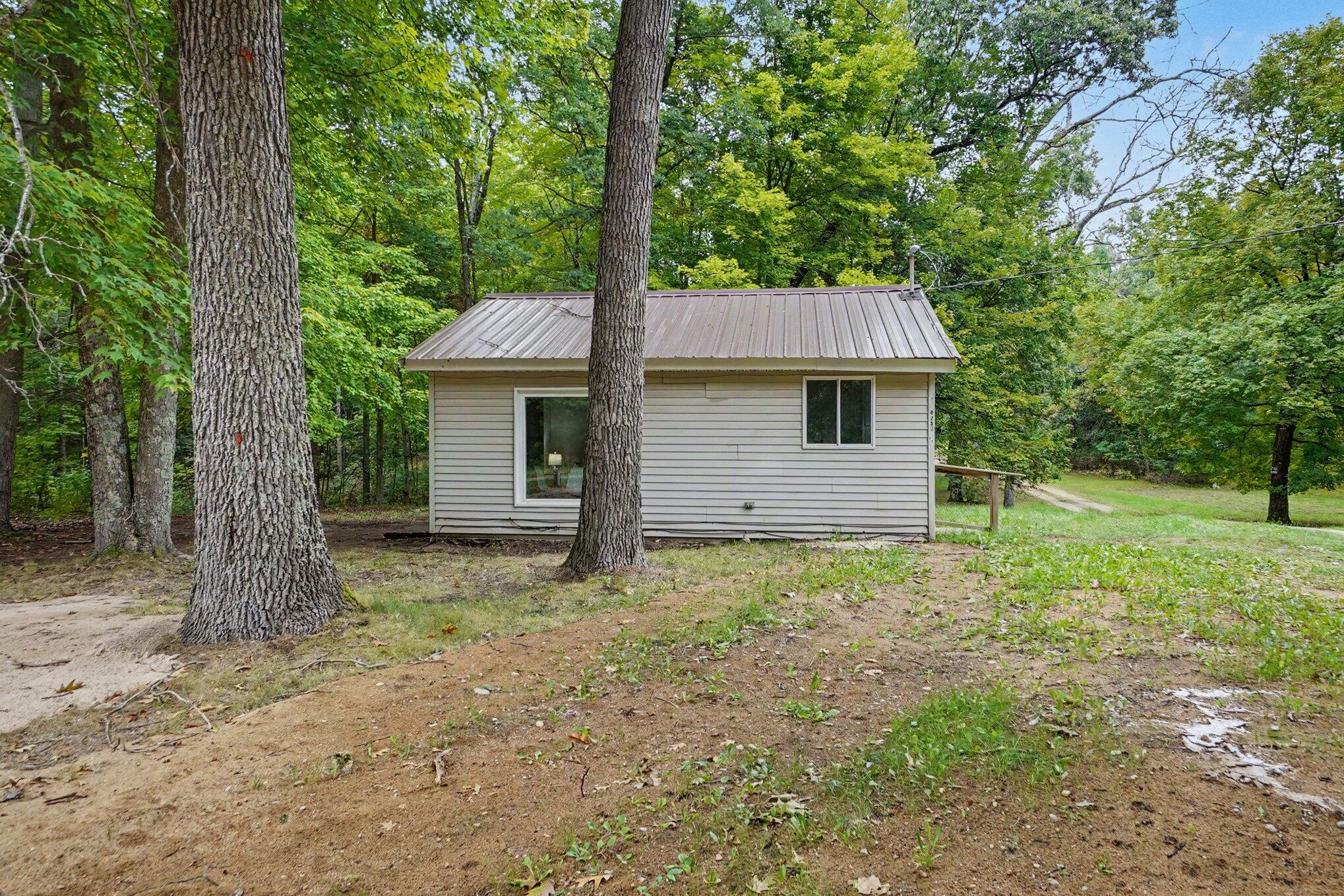 8253 1/2 E 62nd Street Property Photo 15