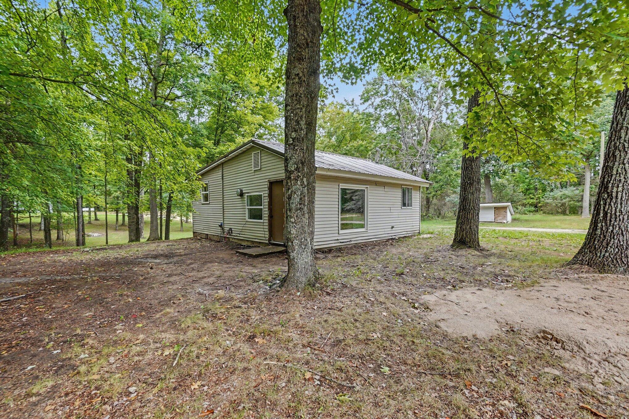8253 1/2 E 62nd Street Property Photo 16