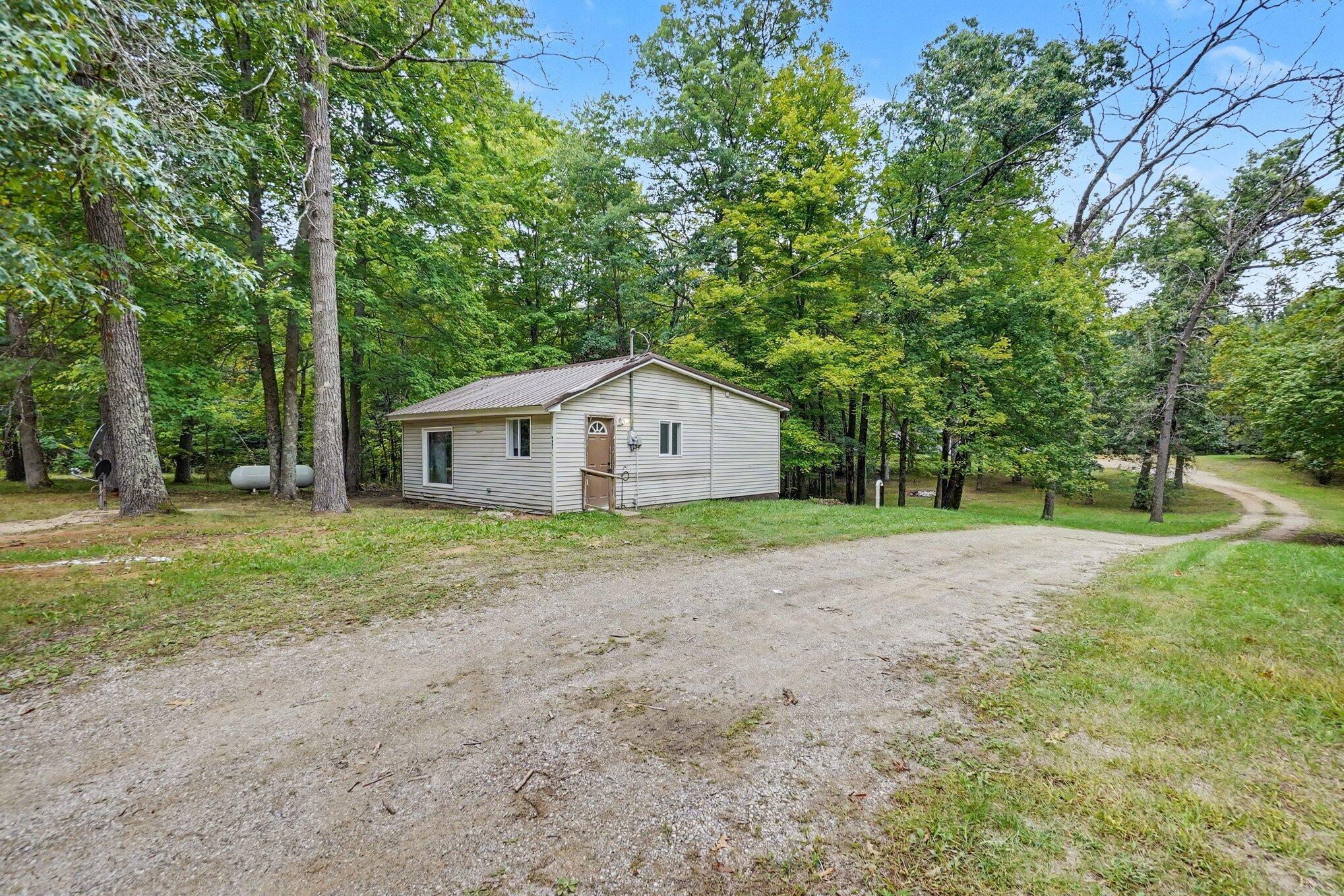 8253 1/2 E 62nd Street Property Photo 18