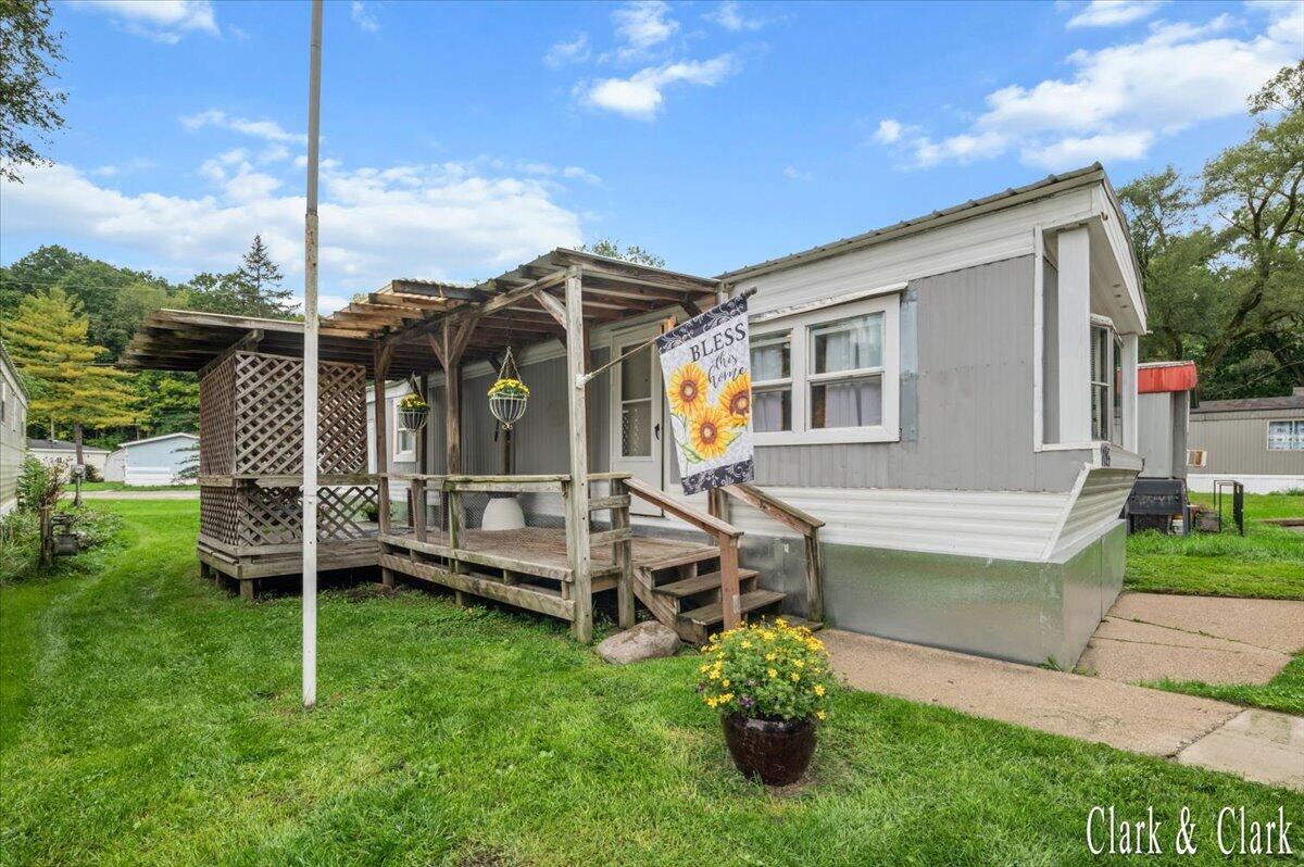 6495 Bodie Street Ne Property Photo 1