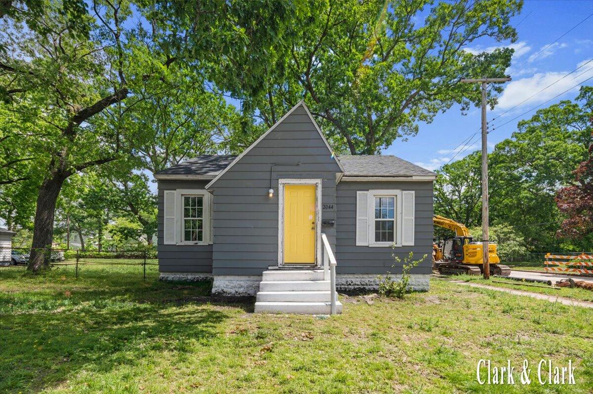 2044 Wood Street Property Photo 1