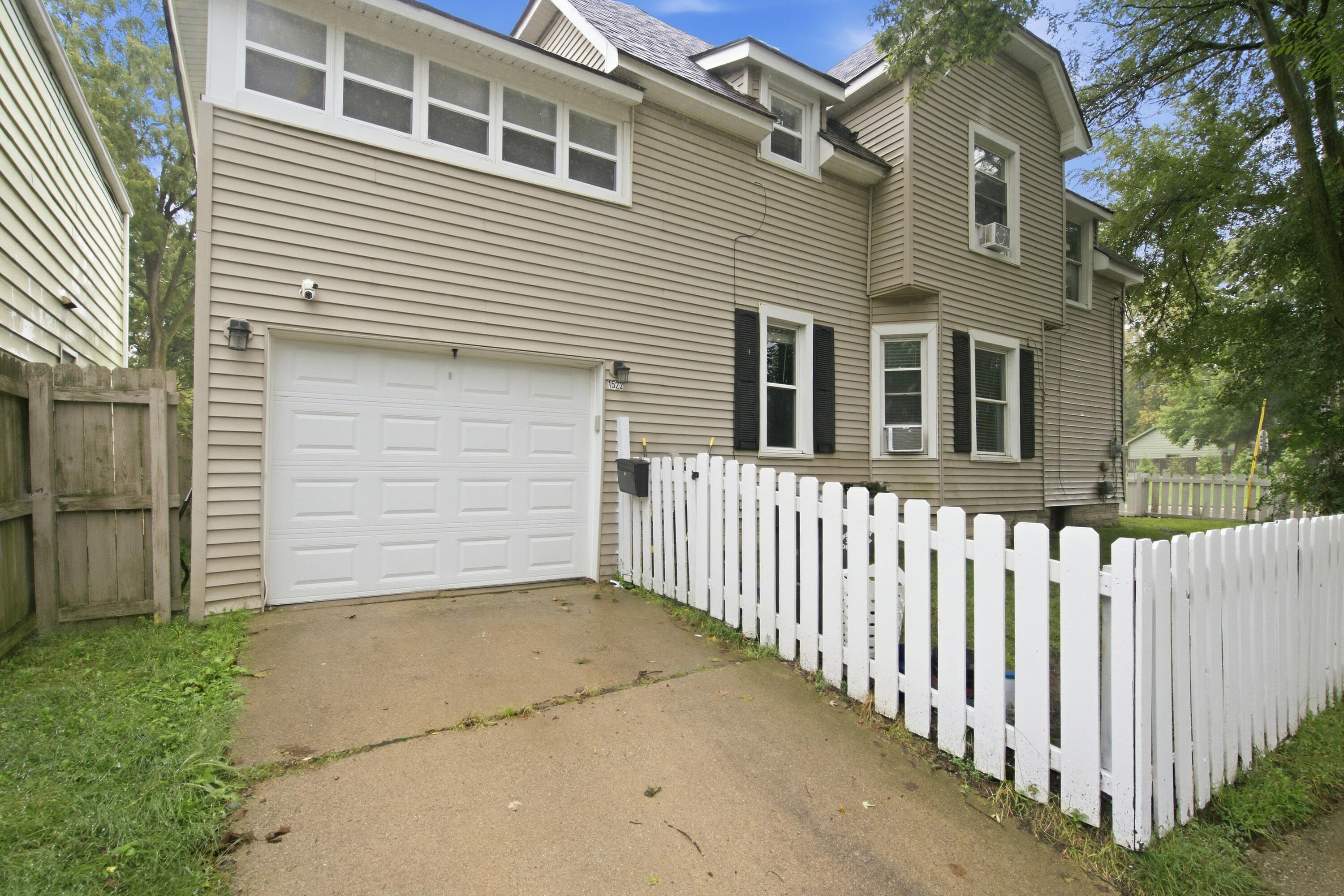 1522 W Main Street Property Photo 1