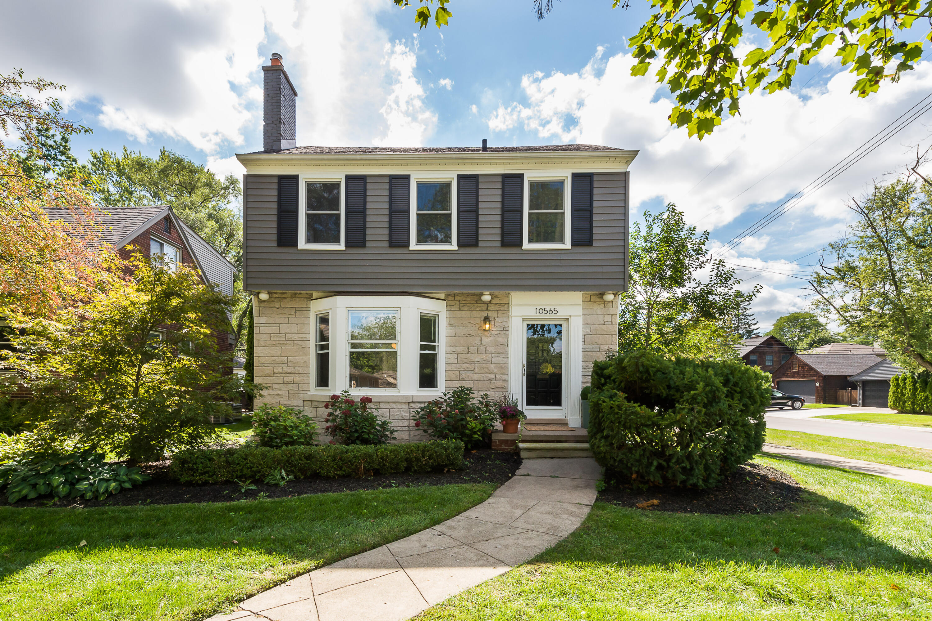 10565 Vernon Avenue Property Photo 1