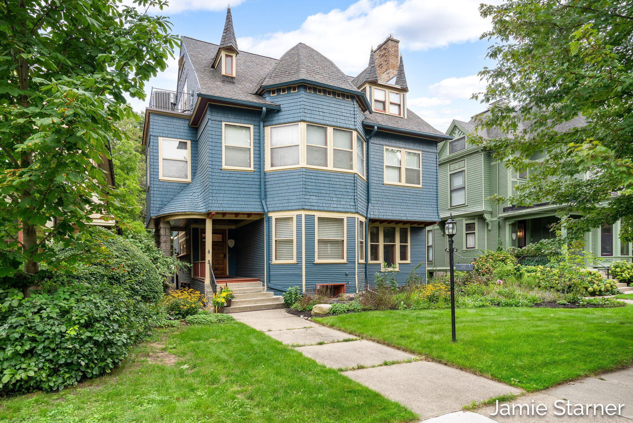 60 College Avenue Ne Property Photo 1