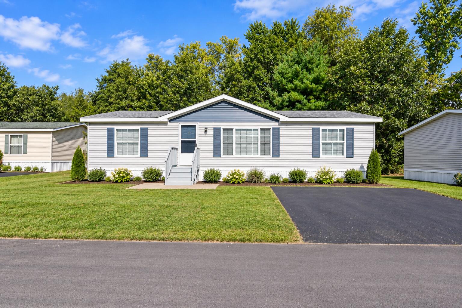 517 E Rainbow Road Property Photo 1