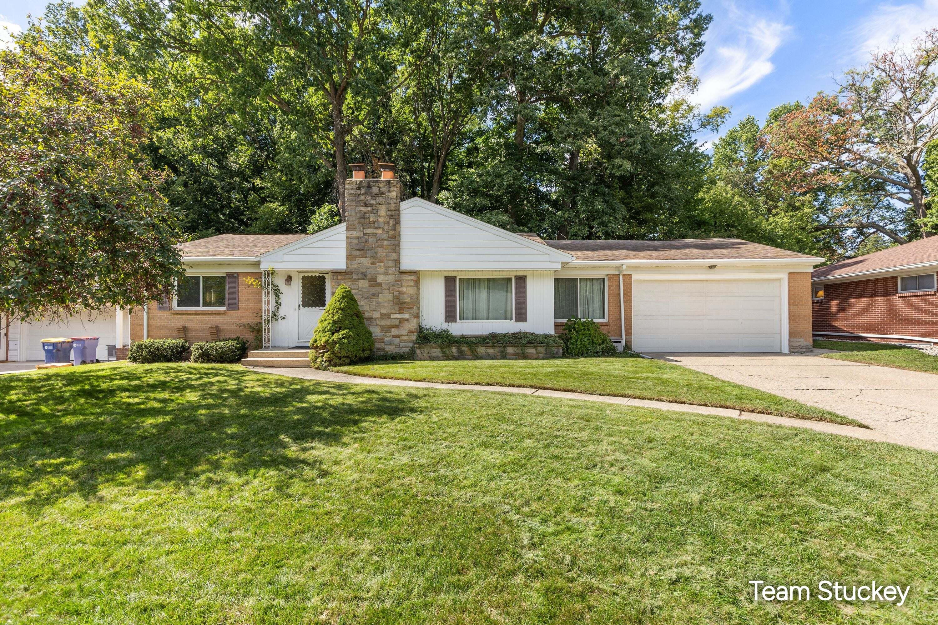 1127 Maplegrove Drive Nw Property Photo 1
