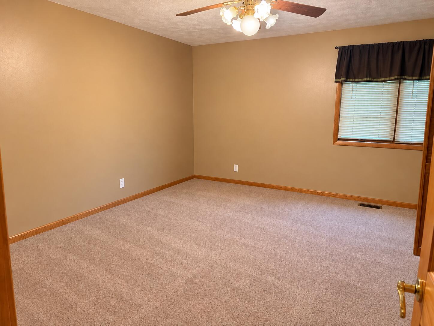 2922 Beebe Road Property Photo 8