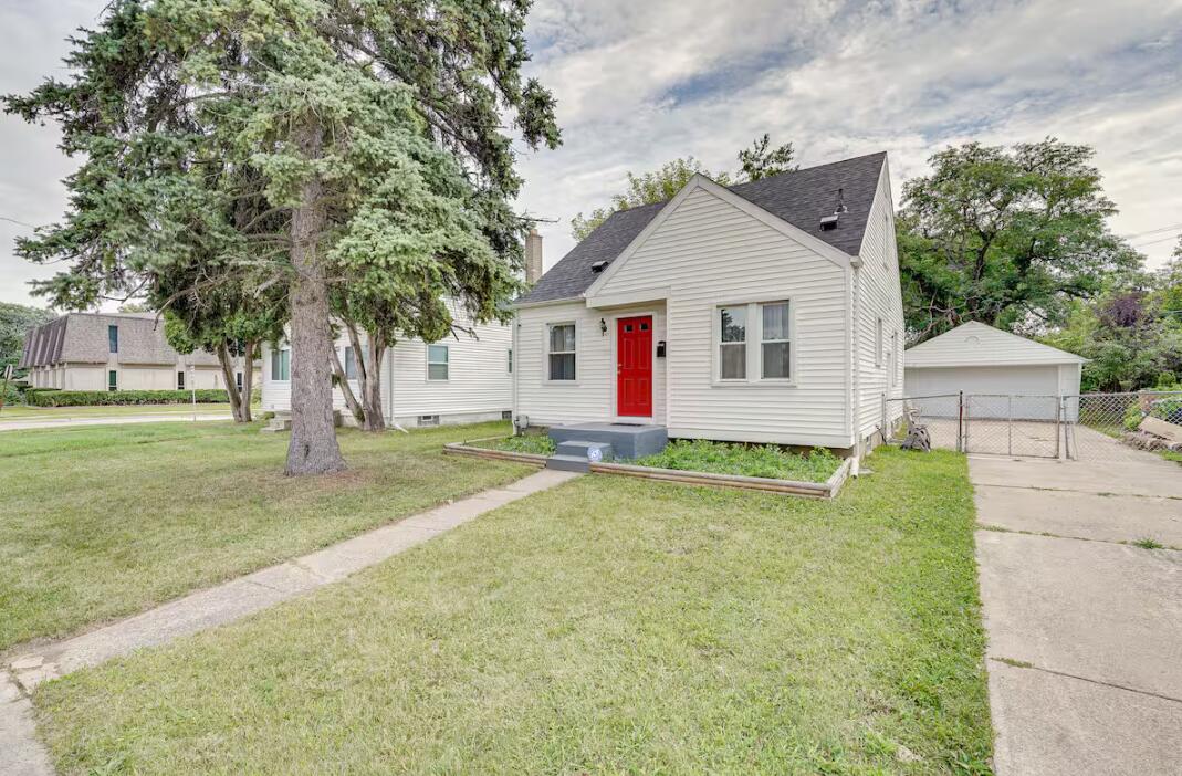 16915 W 12 Mile Road Property Photo 1