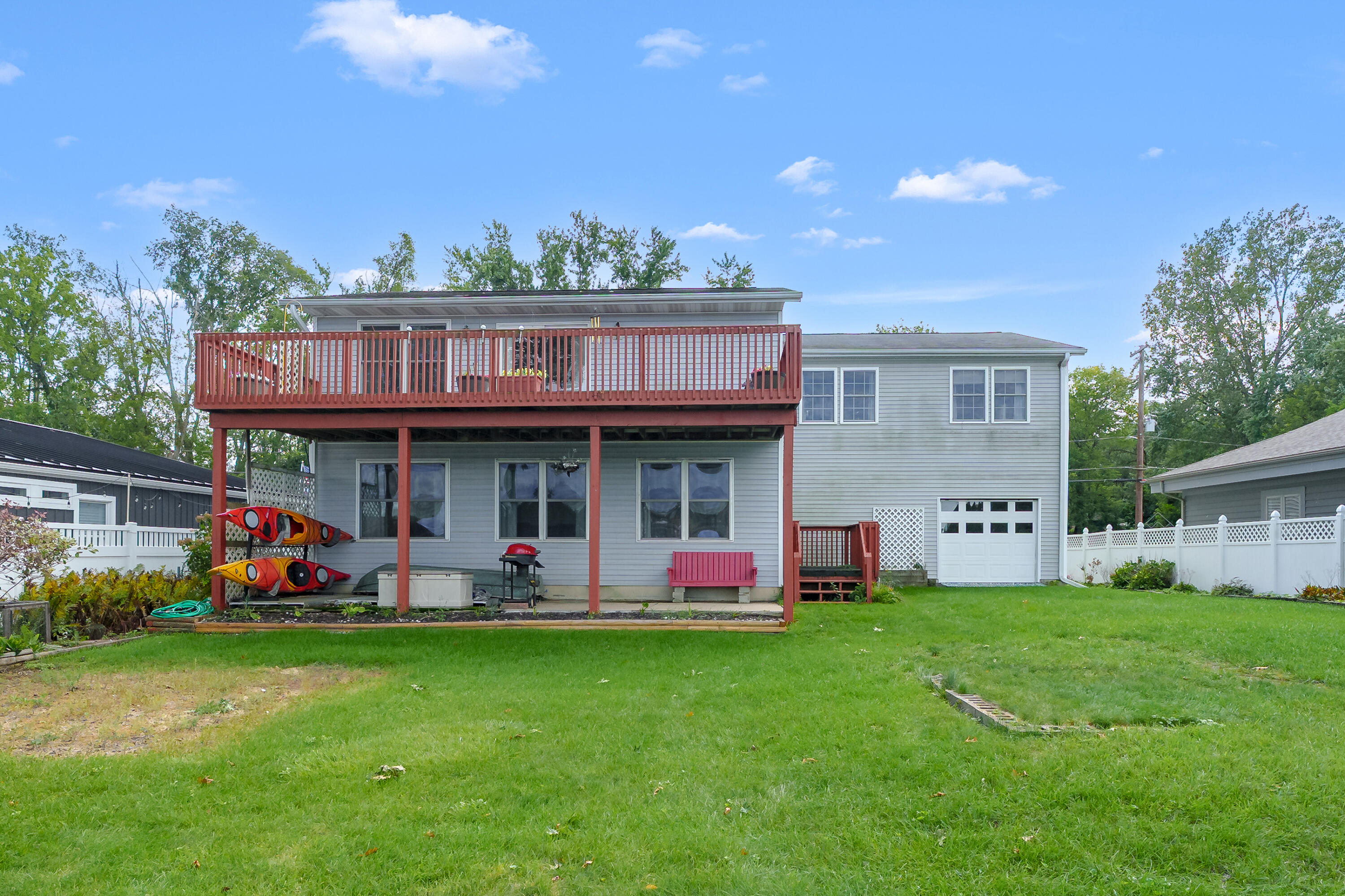 1713 Lakeview Drive Property Photo 1