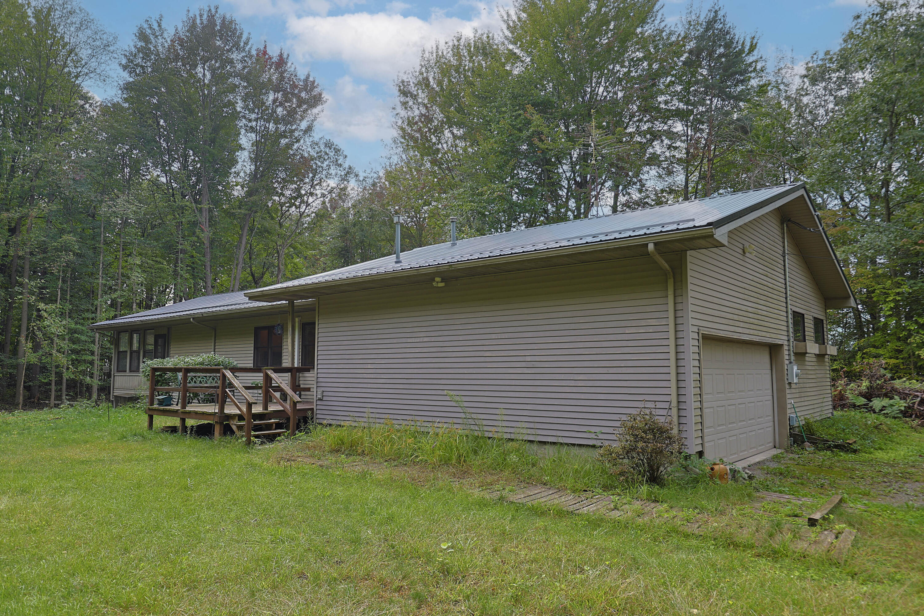 1038 E Freeland Road Property Photo 1