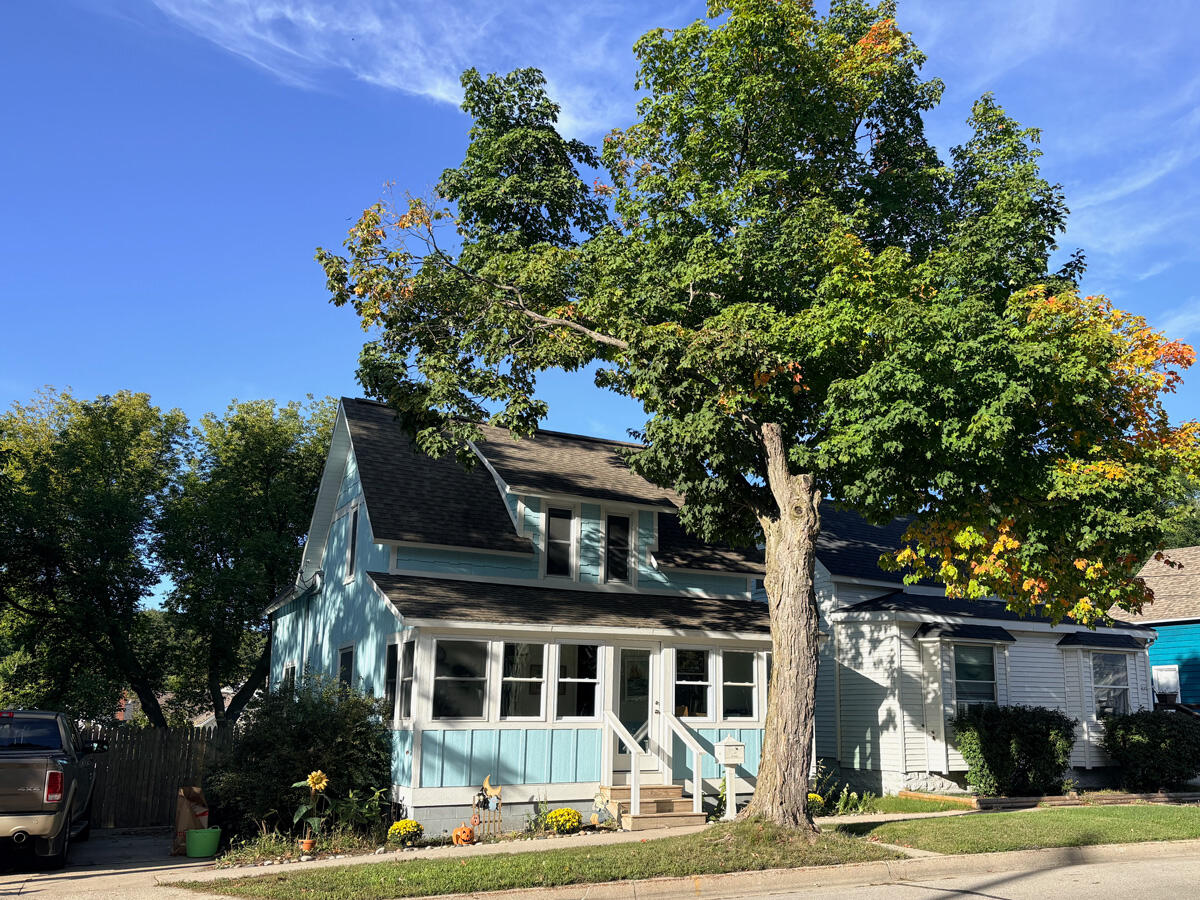 164 Monroe Street Property Photo 1