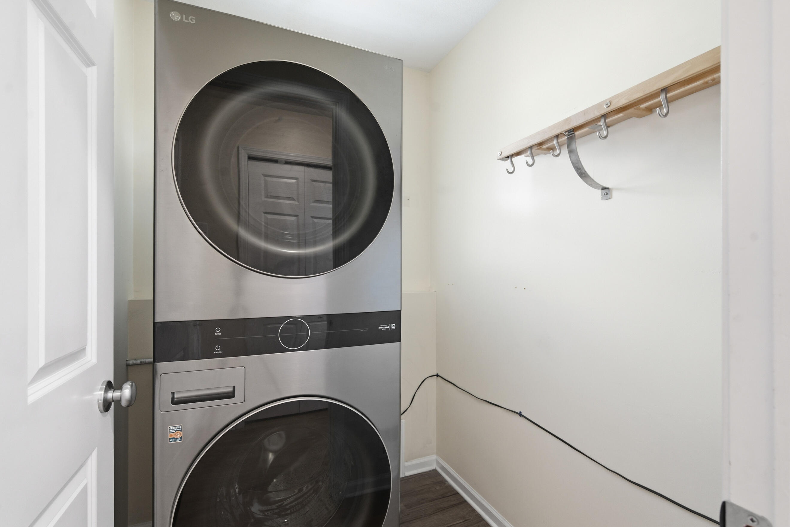 5251 Stapleton Drive Property Photo 12