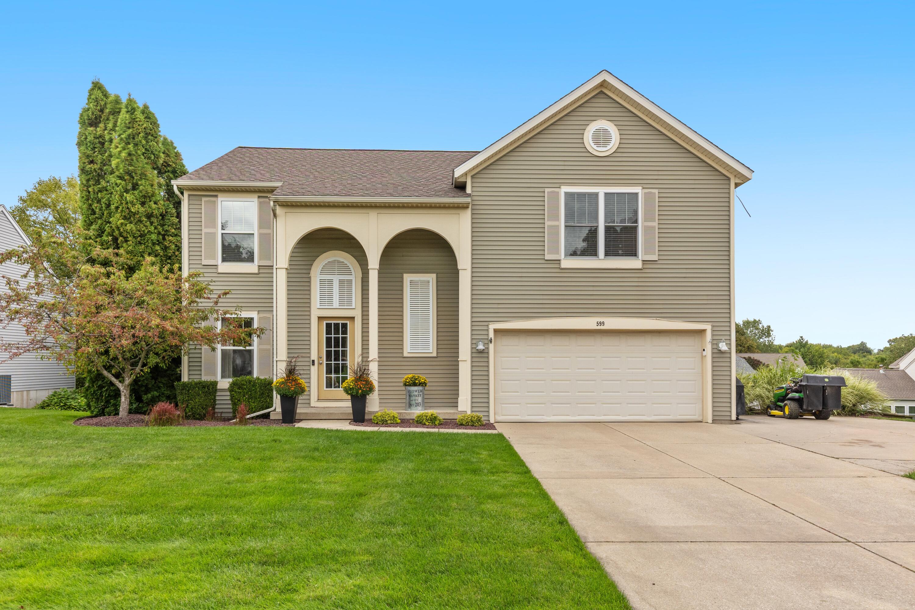 599 Oldfield Drive SE