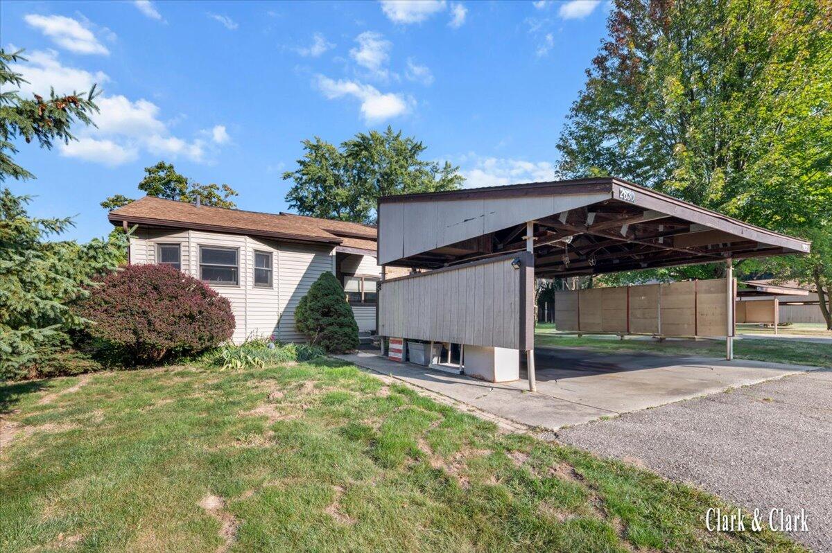 2630 Chatham Woods Drive SE Property Photo 1