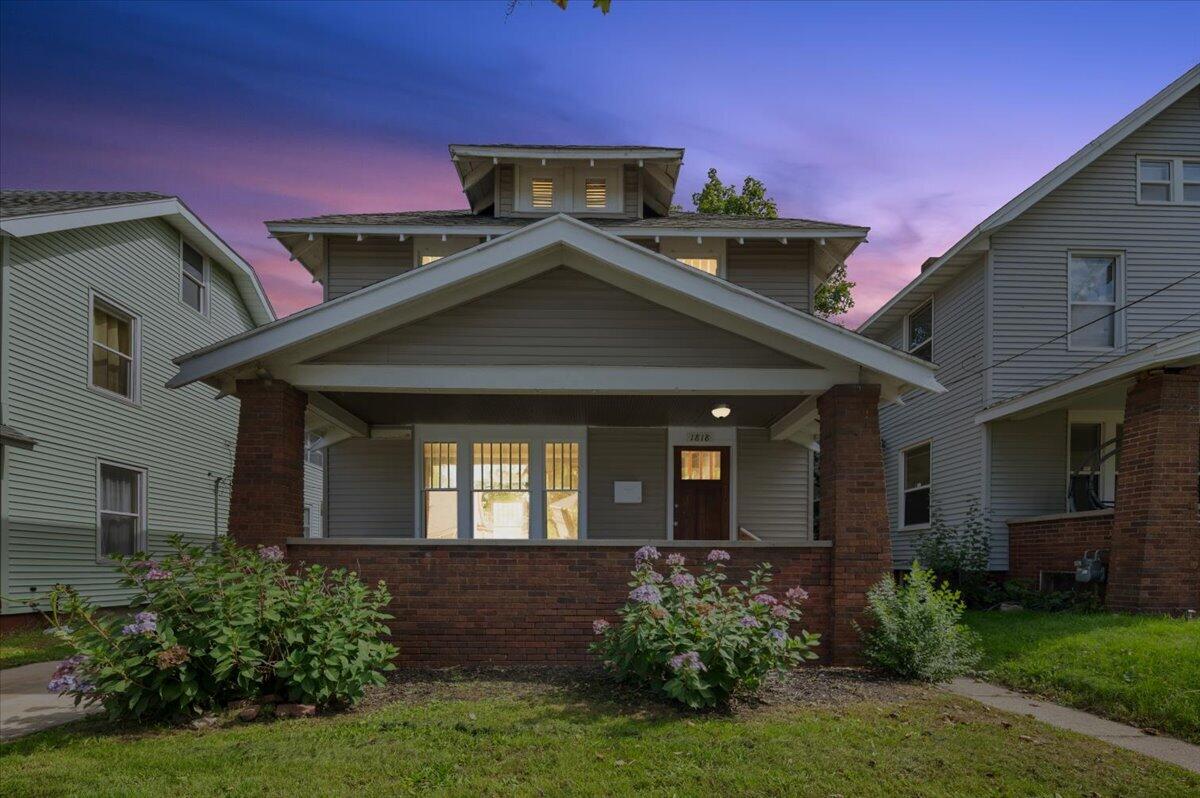 1818 Francis Avenue Se Property Photo 2