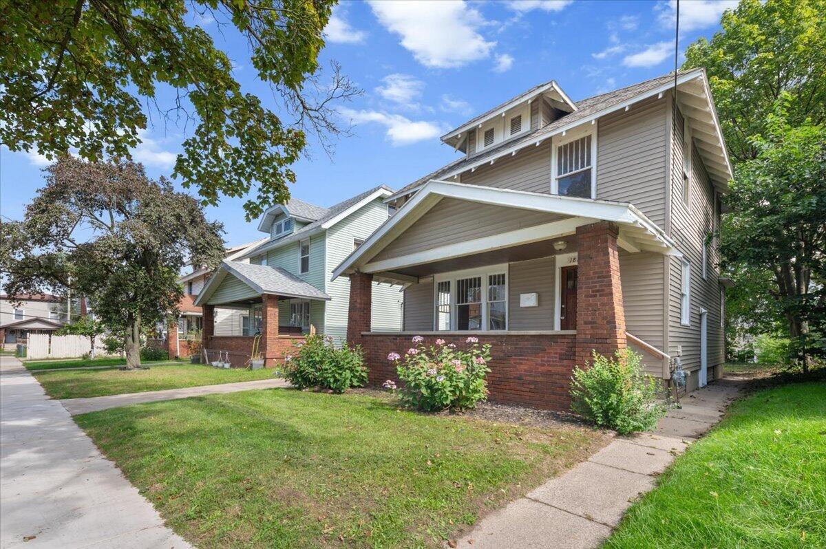 1818 Francis Avenue Se Property Photo 3