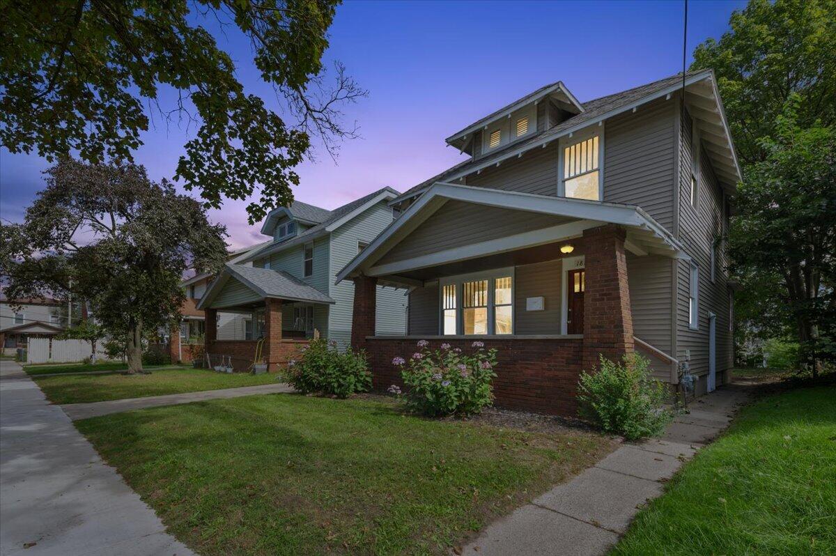 1818 Francis Avenue Se Property Photo 4