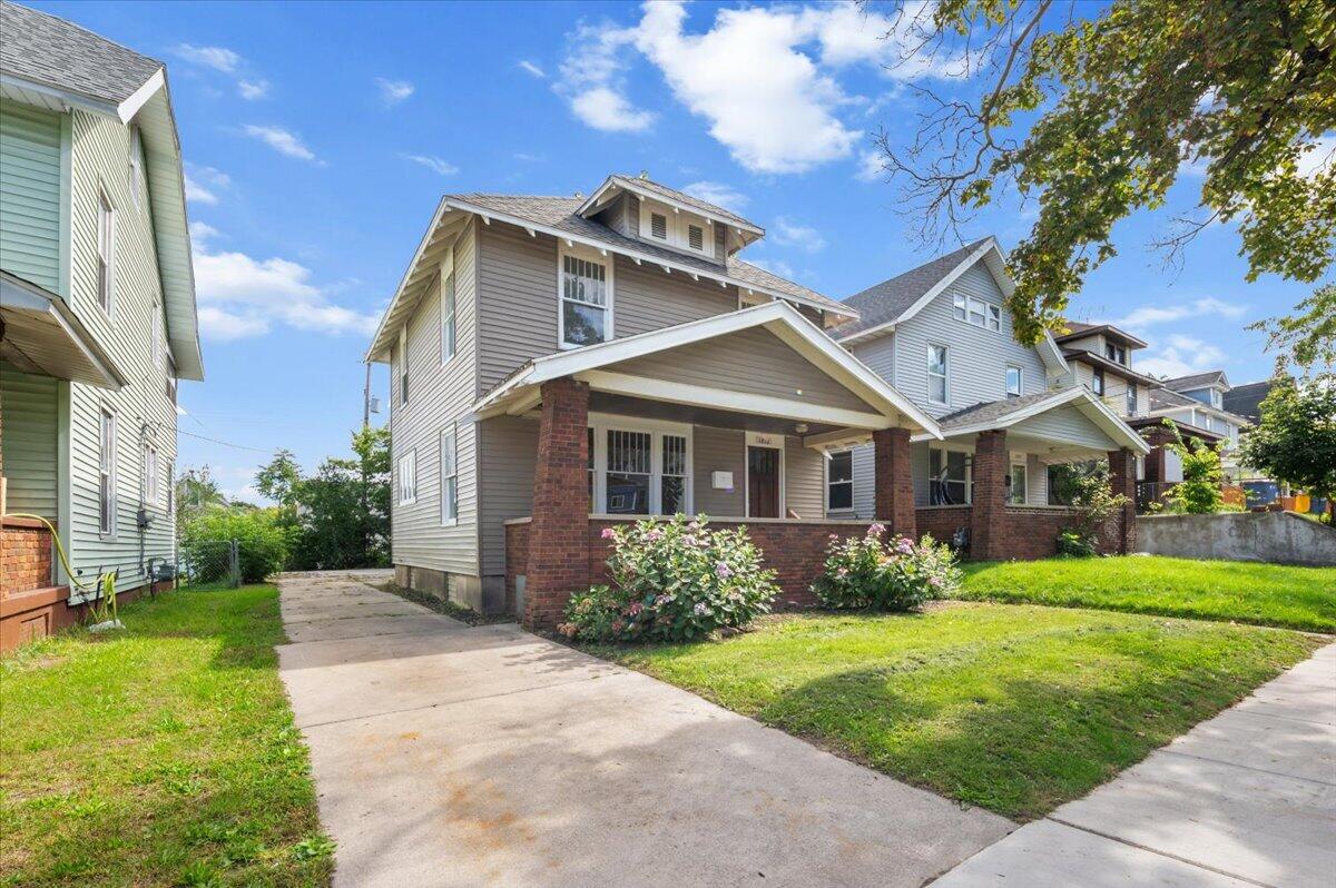 1818 Francis Avenue Se Property Photo 5