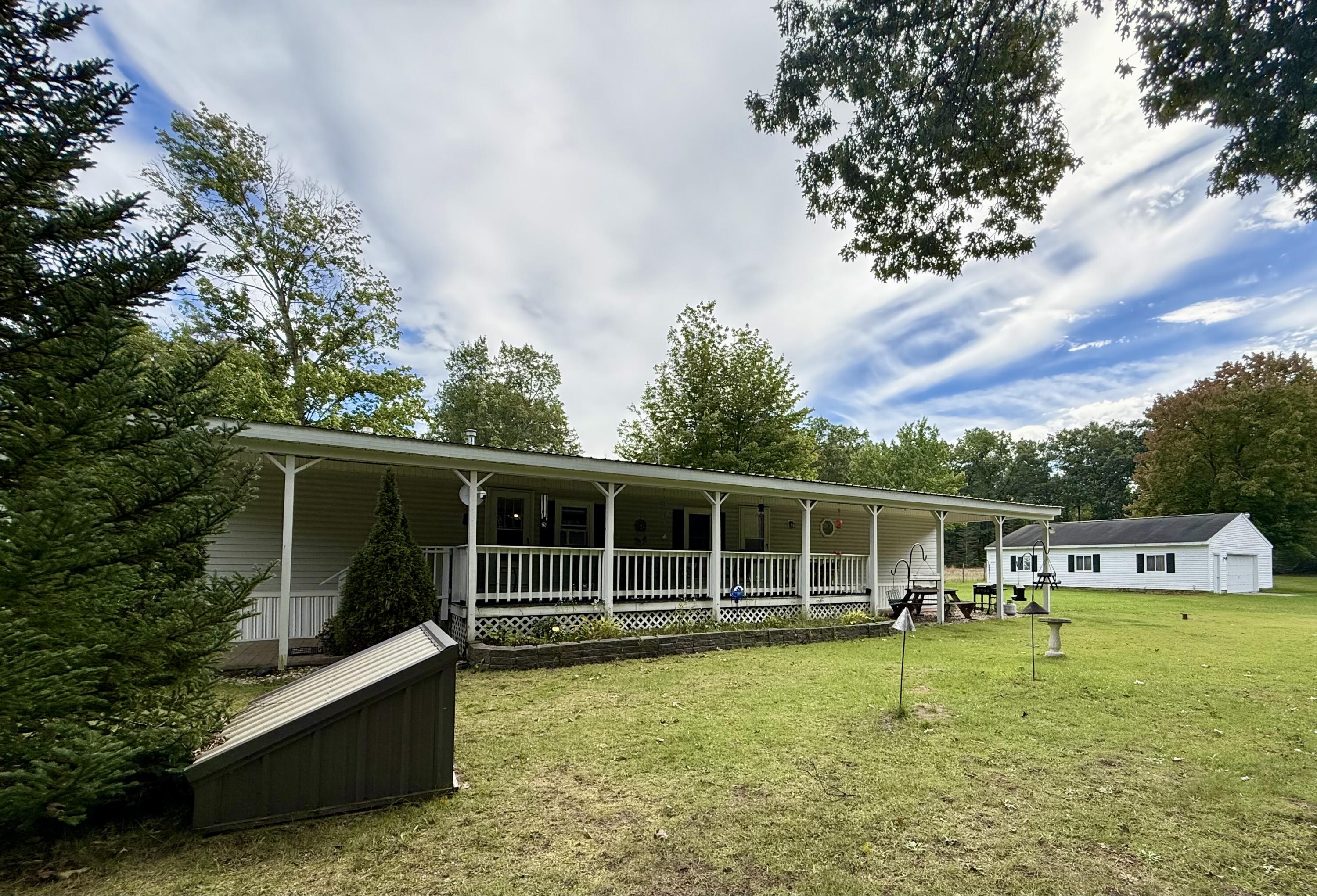 9273 E U.s. 10 Property Photo 1