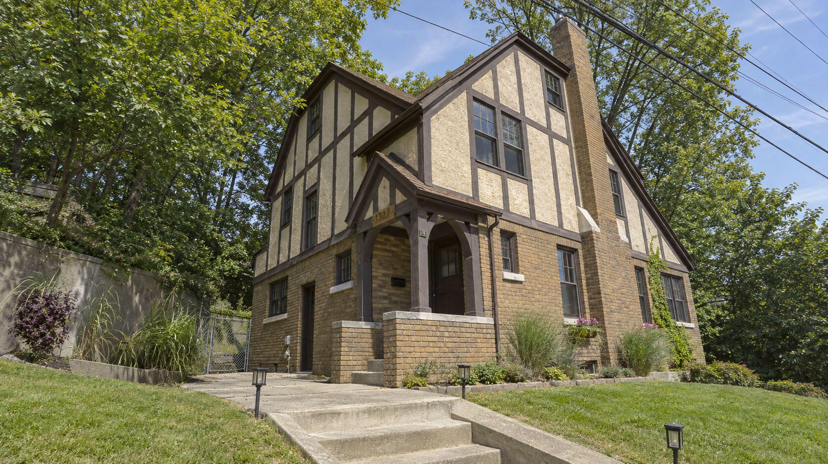 1327 Bridge Street Nw Property Photo 1