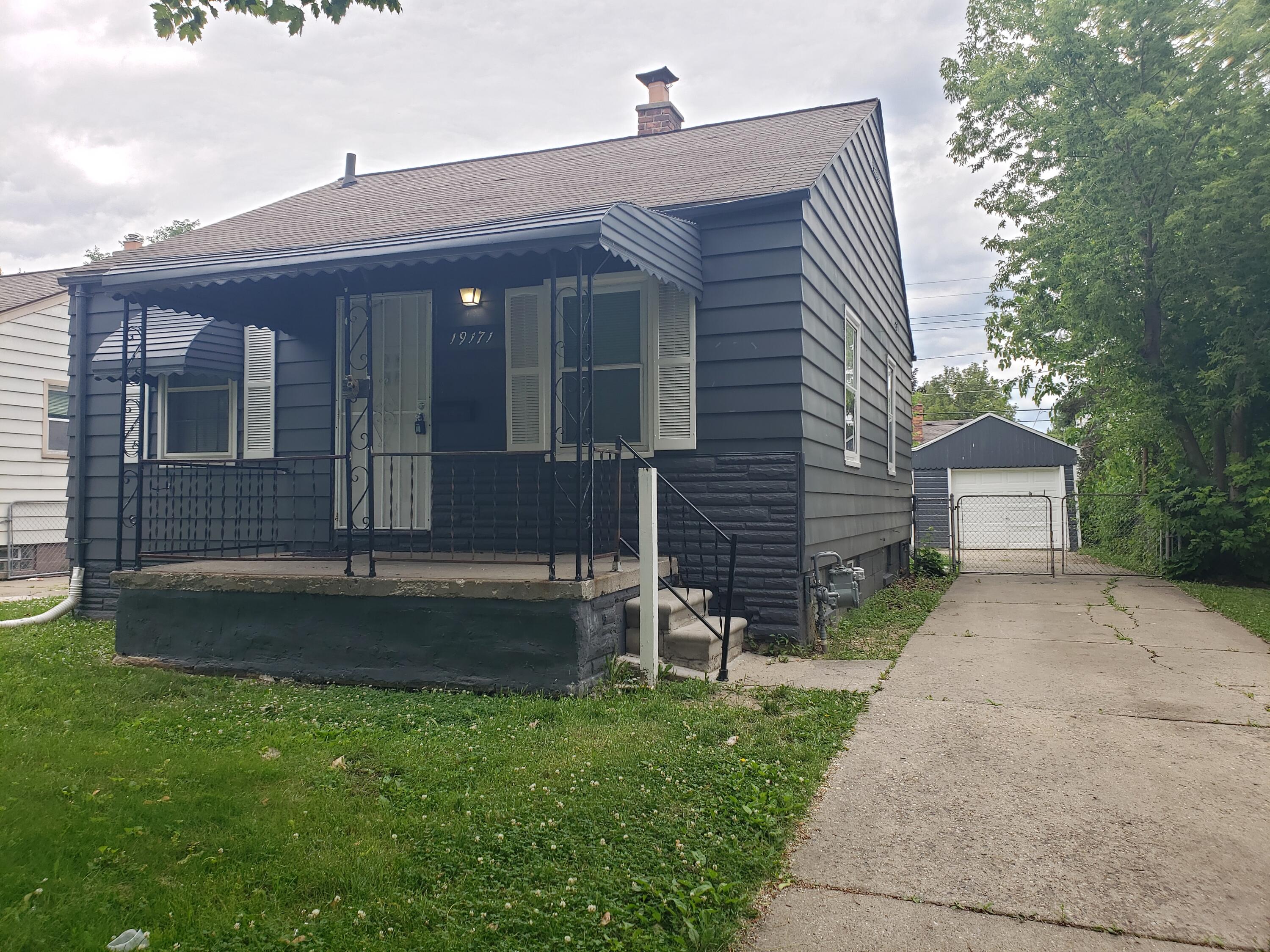 19171 Kenosha Street Property Photo 1