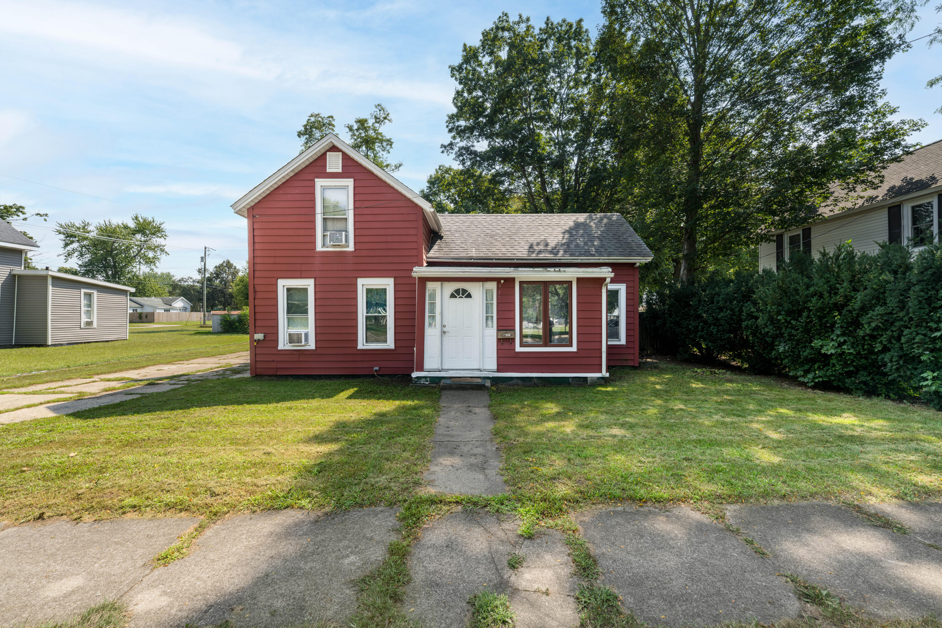 324 Oak Street Property Photo 1