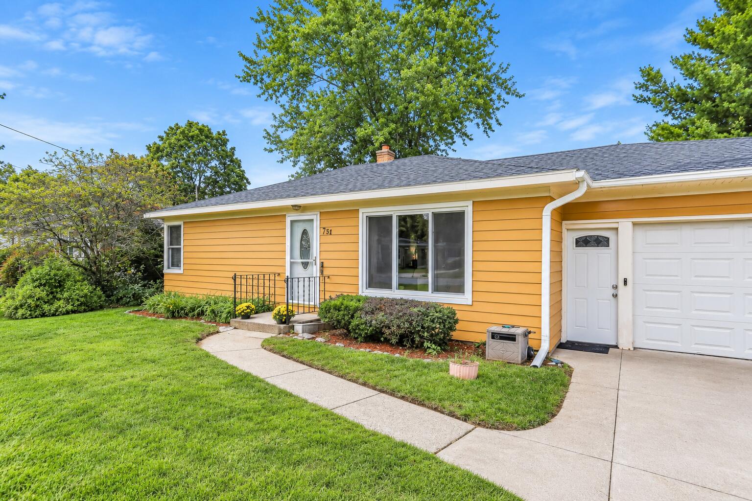 731 66th Street Se Property Photo 1