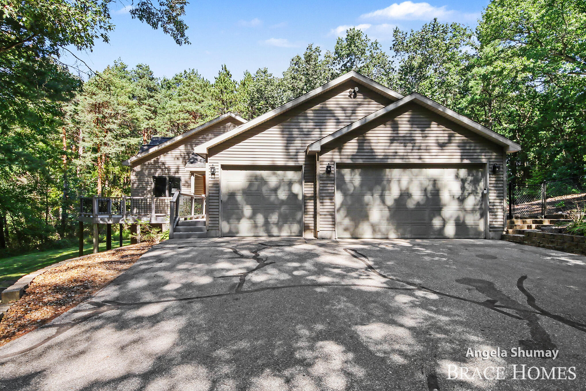 4661 Windcliff Drive Ne Property Photo 1