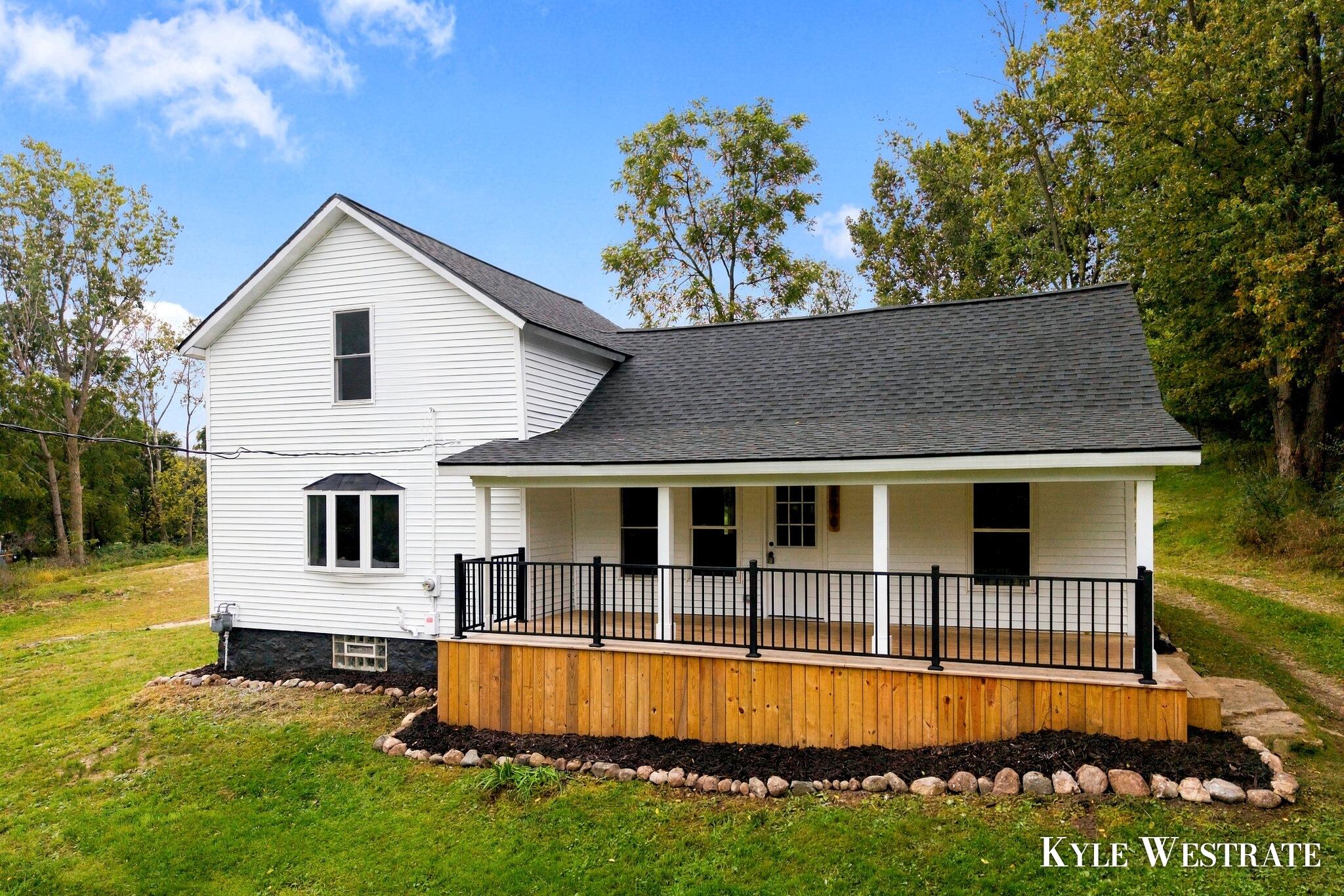 3820 11 Mile Road Ne Property Photo 1