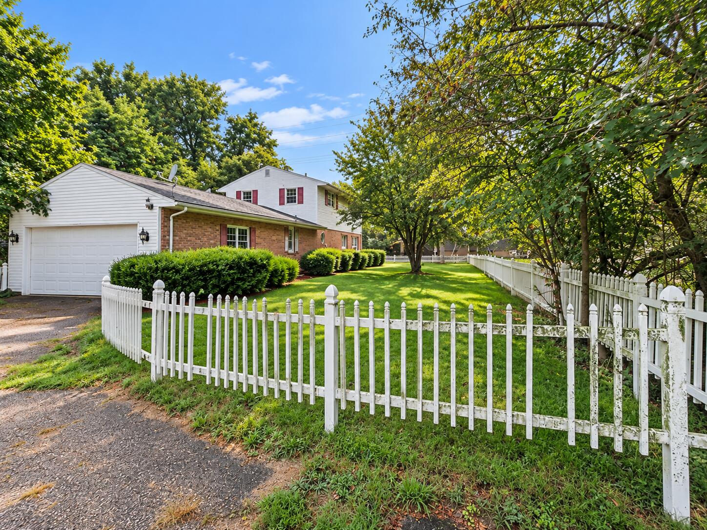 5012 Woodmont Drive Property Photo 1