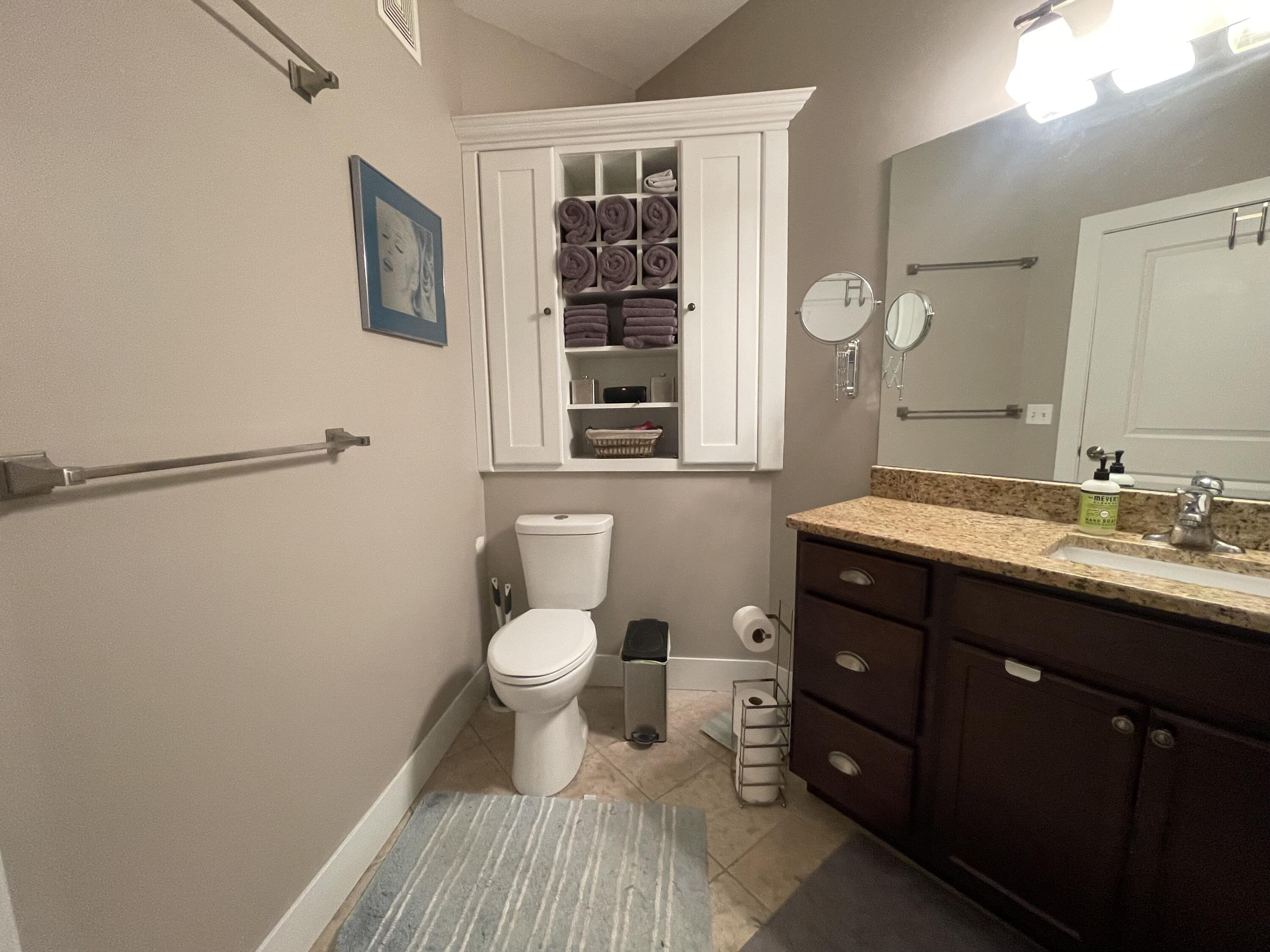 119 E 8th Street 4 Property Photo 10