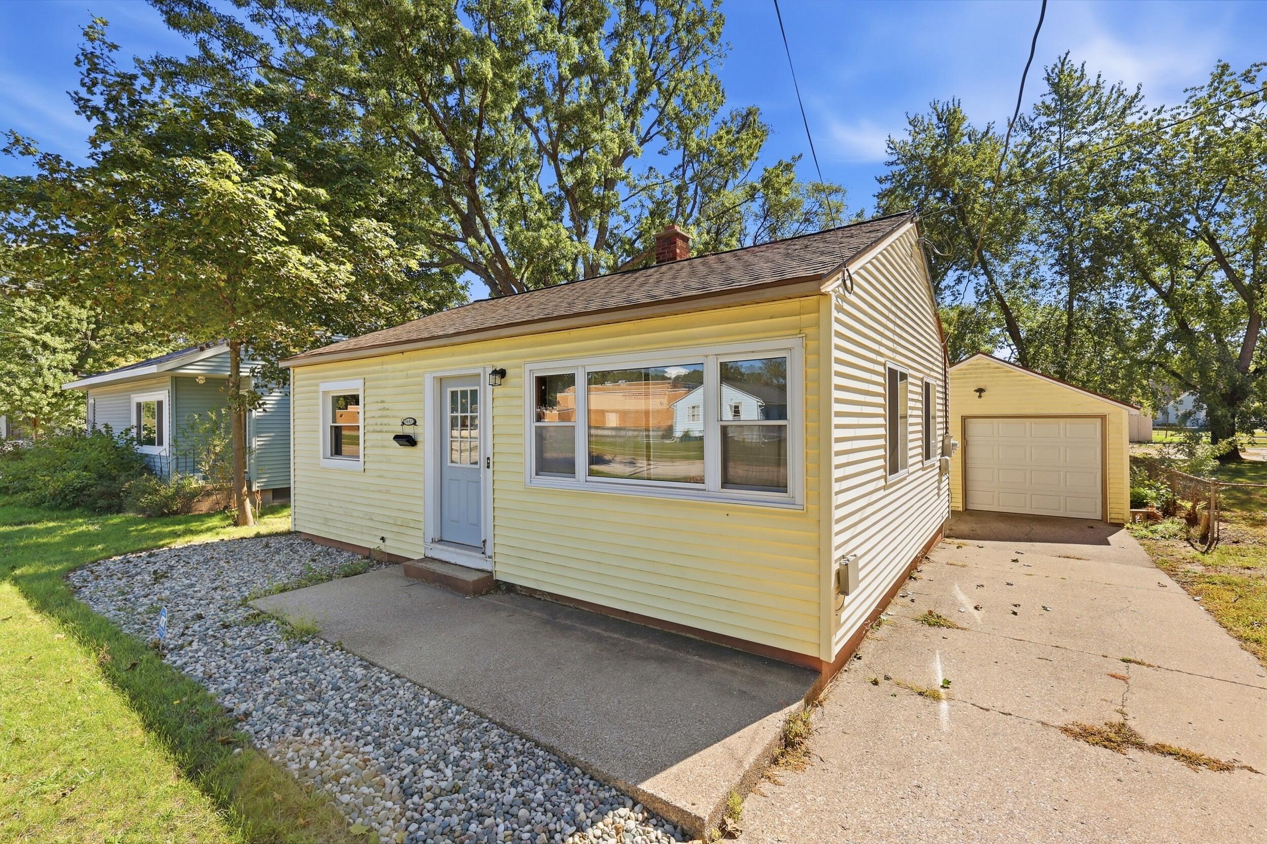 1083 Amity Avenue Property Photo 1