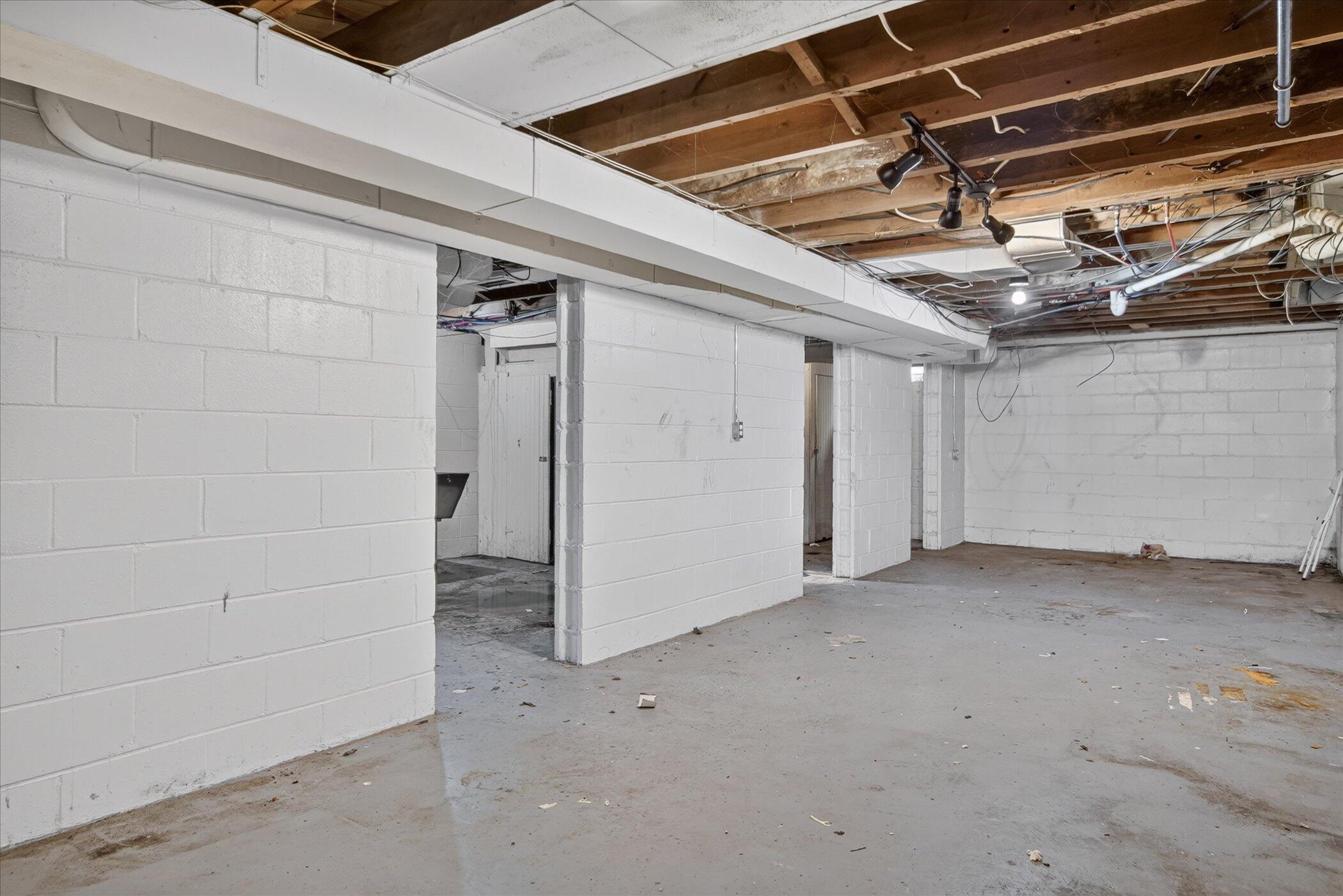12885 Riverview Street Property Photo 27