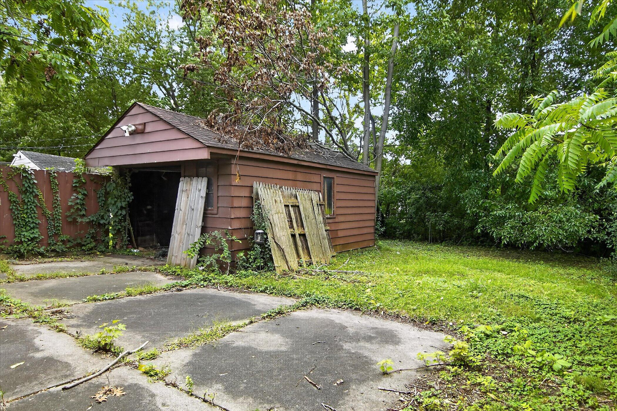 12885 Riverview Street Property Photo 32