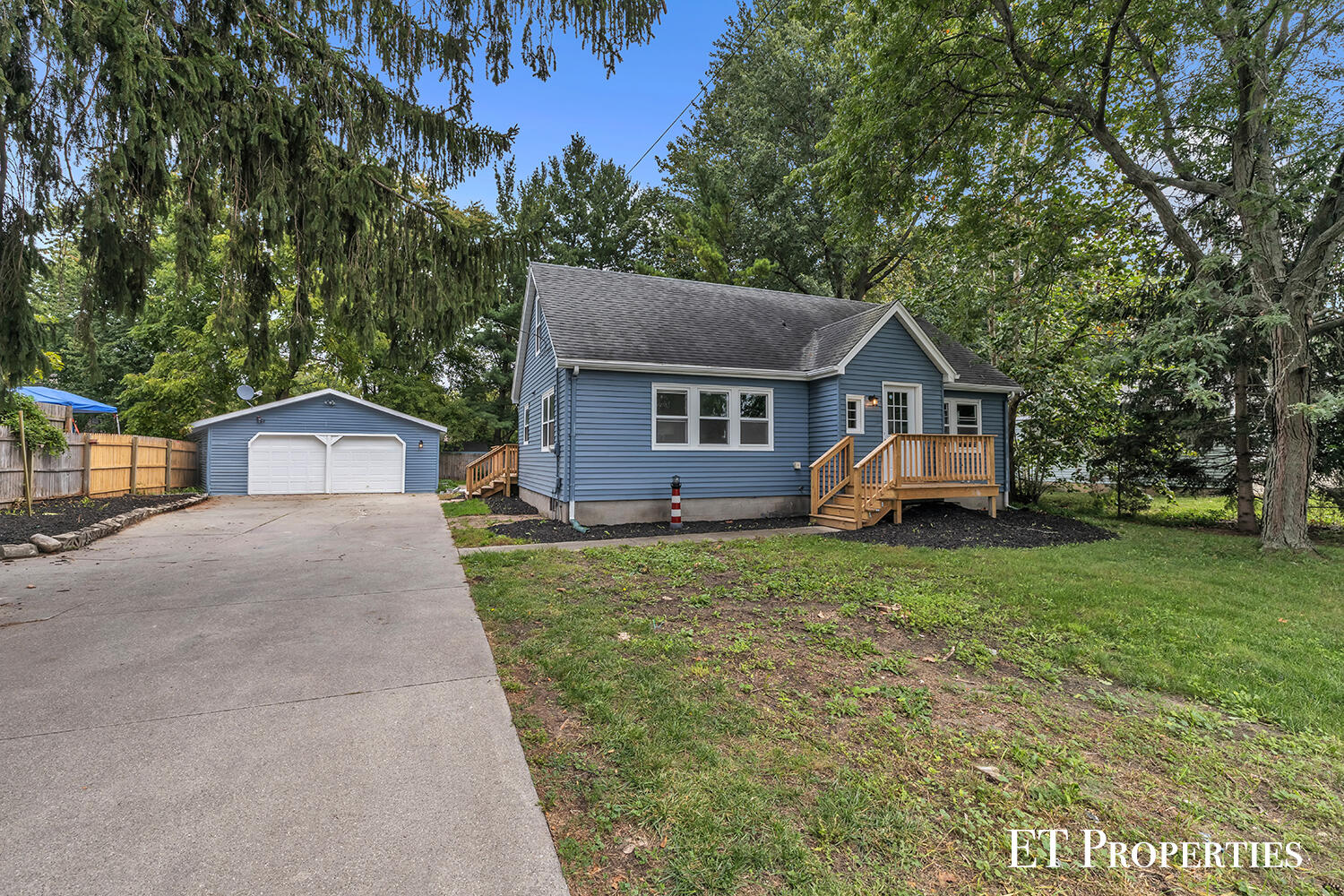 3962 Ivanrest Avenue Sw Property Photo 1