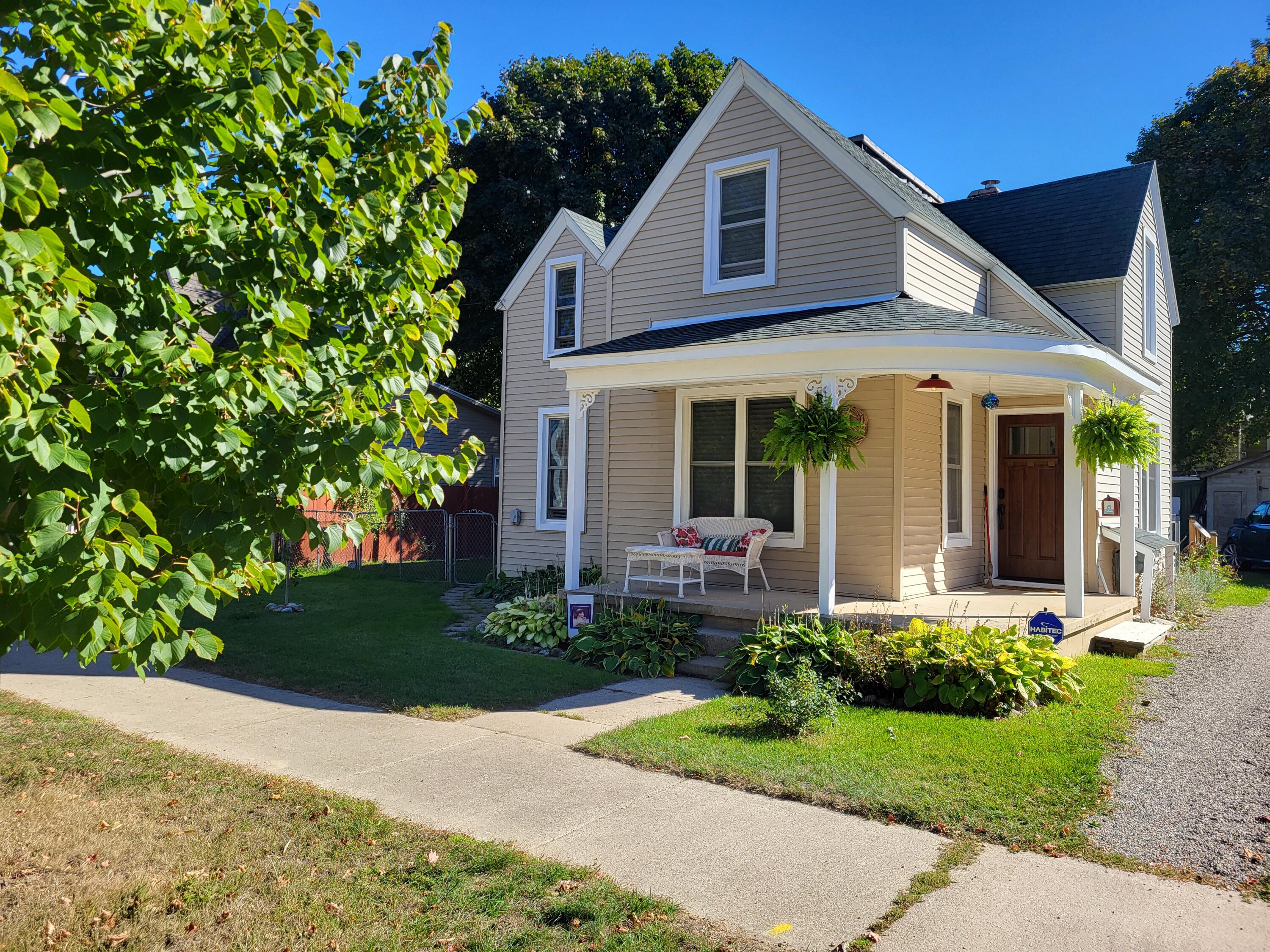 108 W Upright Street Property Photo 1