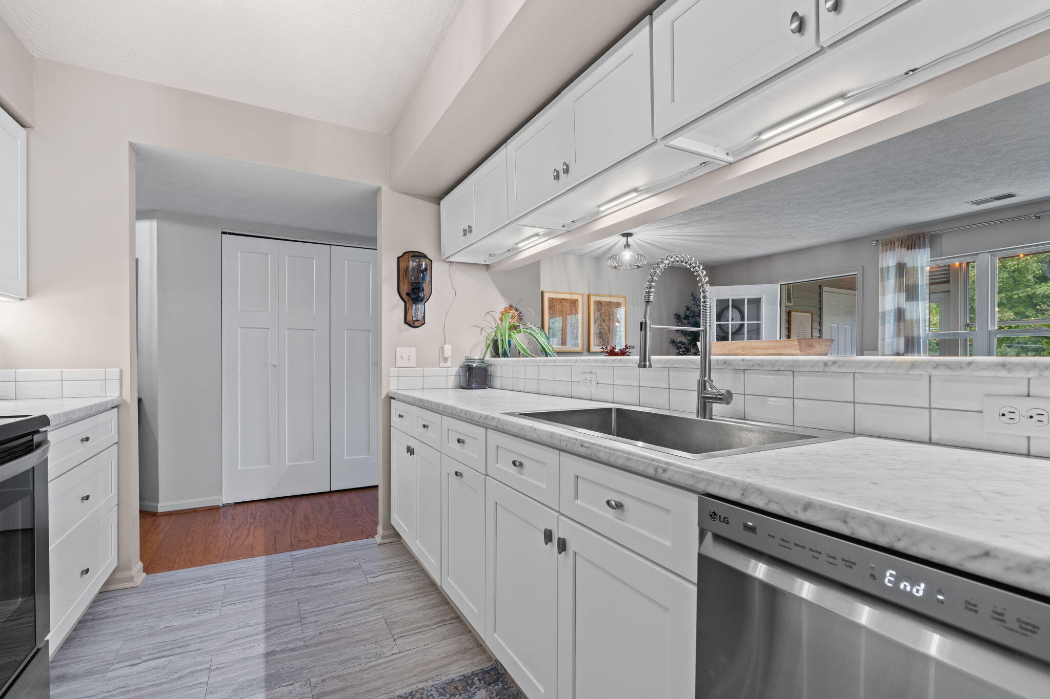 1729 Weatherstone Drive Property Photo 4