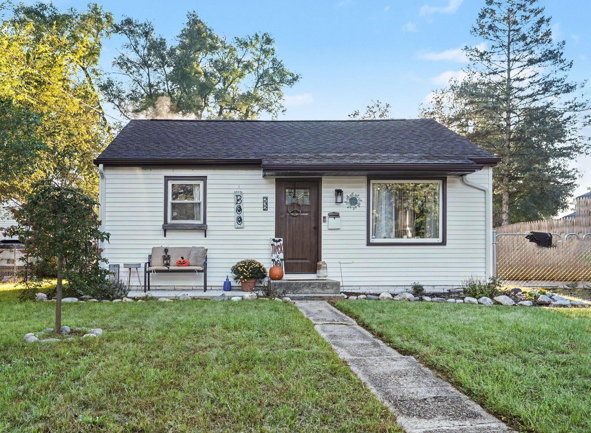 232 N Woodlawn Avenue Property Photo 1